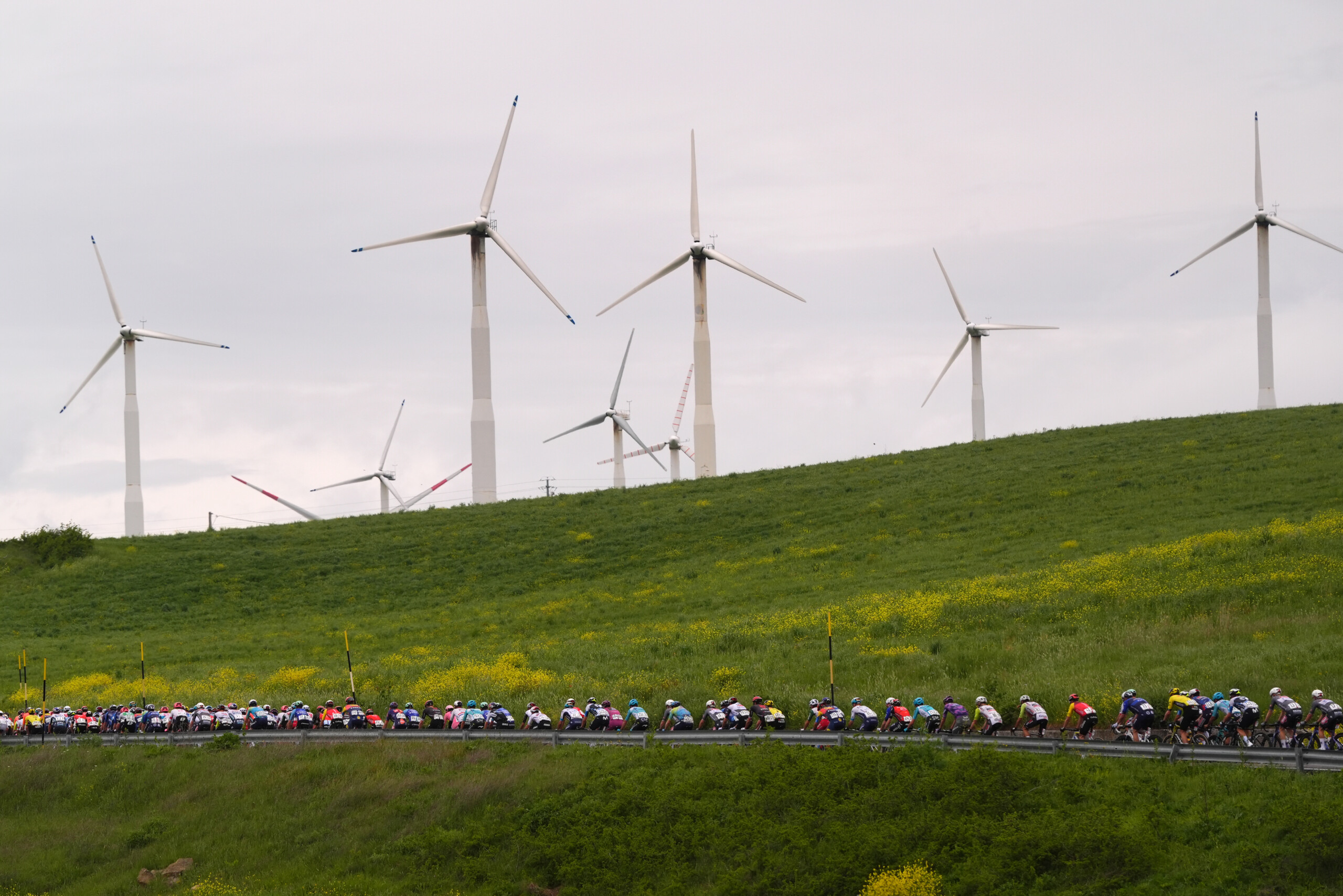 energie le solaire et leolien depassent les energies fossiles dans la production delectricite de lue scaled