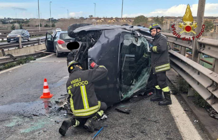 accidents de la route collision entre voitures a rome 5 blesses graves dont un enfant