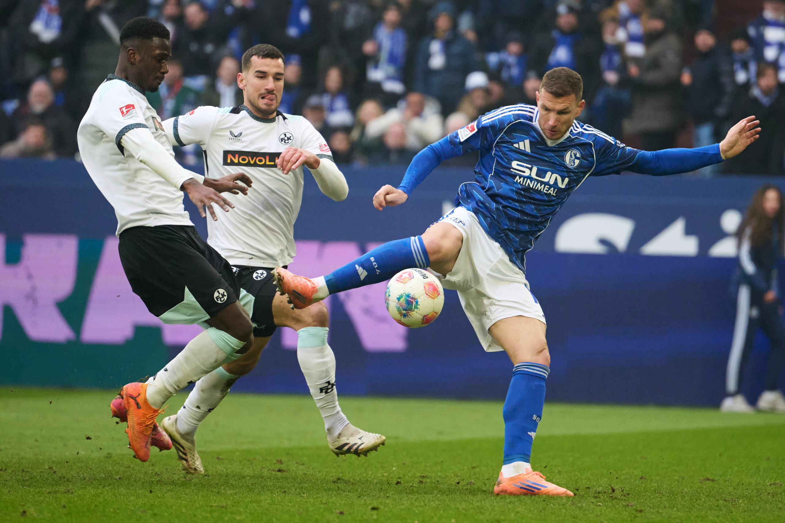 bundesliga 2 dzeko dans les buts pour ses debuts avec schalke scaled