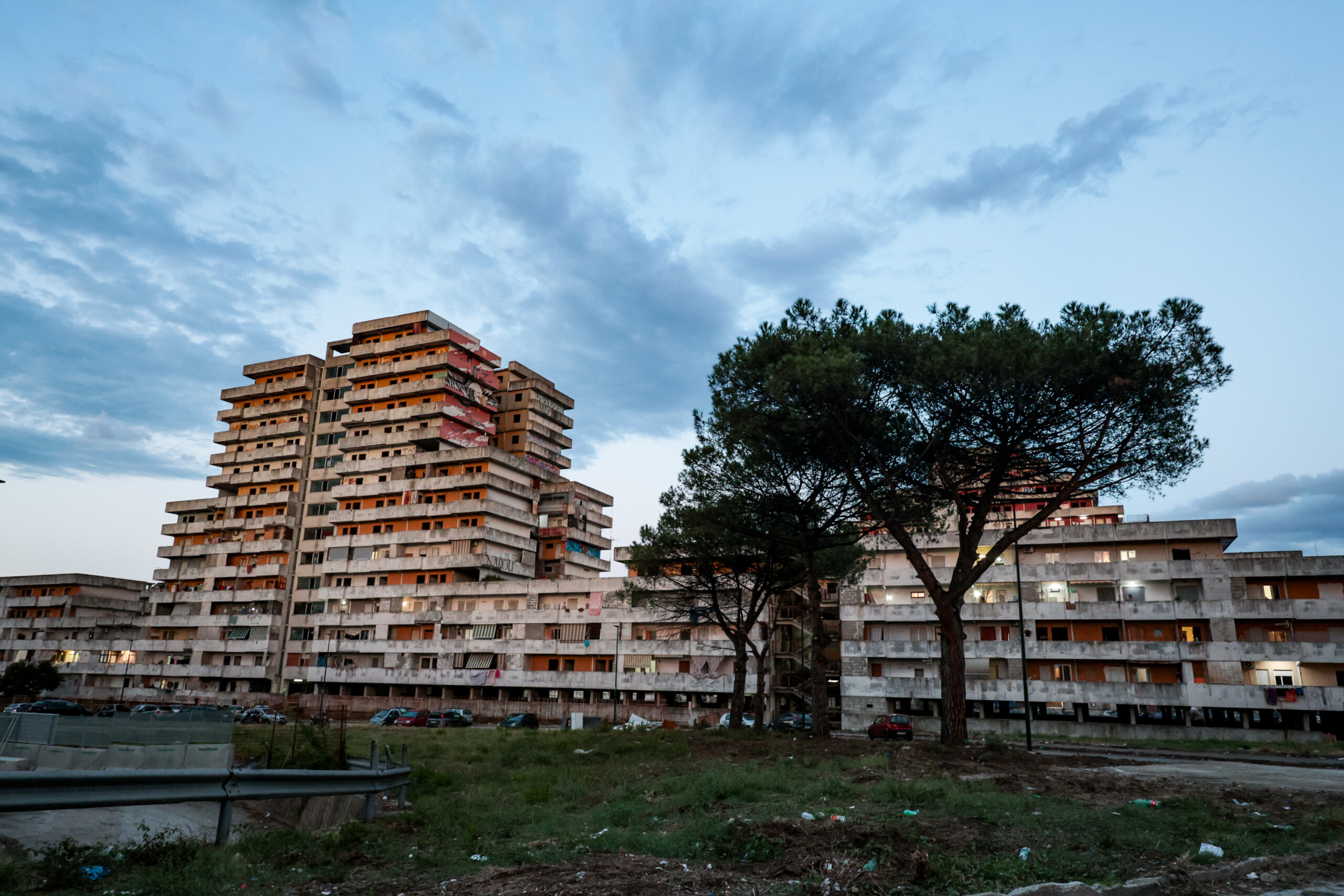 Camorra : démantèlement d'un réseau de trafic de drogue à Scampia, 28 arrestations 1 camorra demantelement dun reseau de trafic de drogue a scampia 28 arrestations scaled