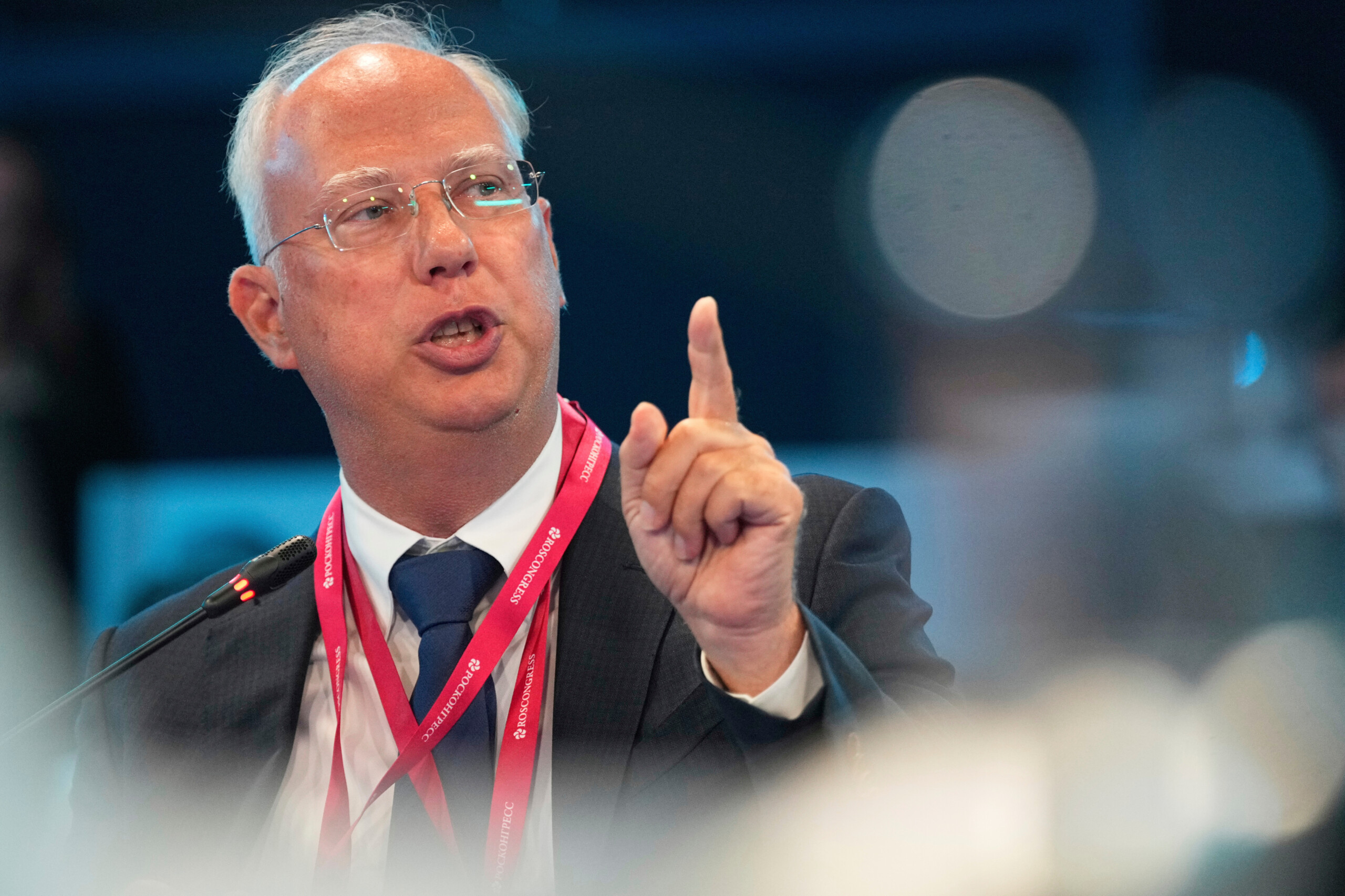 etats unis russie lenvoye du kremlin dmitriev est arrive a miami scaled