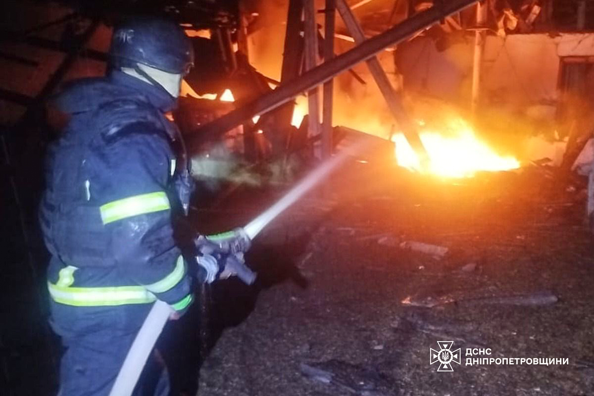 ukraine deux victimes lors dun raid russe a dnipro