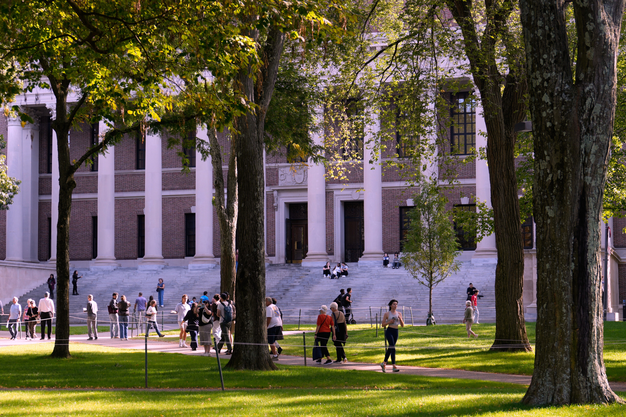 États-Unis : Trump réclame un milliard de dollars de dommages et intérêts à Harvard 1 etats unis trump reclame un milliard de dollars de dommages et interets a harvard scaled