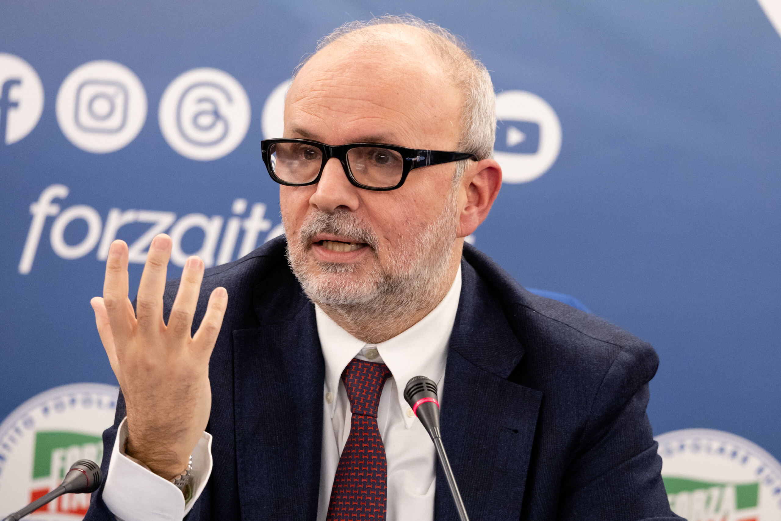 sante schillaci assez des artifices scandaleux pour donner lillusion detre en regle scaled