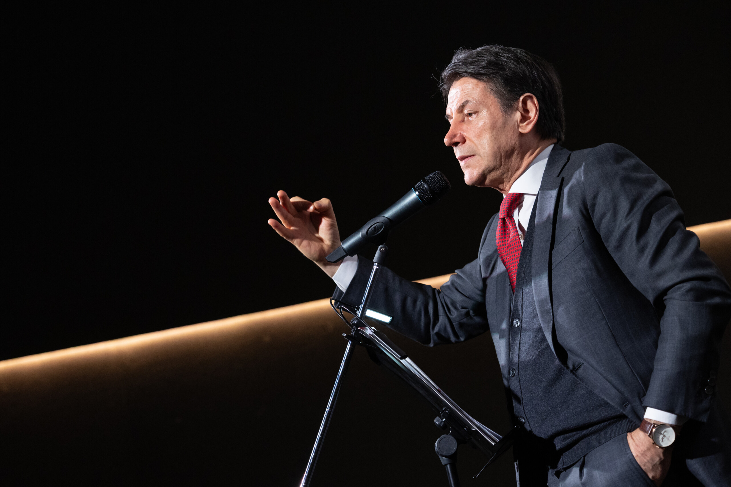 securite conte le gouvernement fait de la propagande avec les uniformes scaled