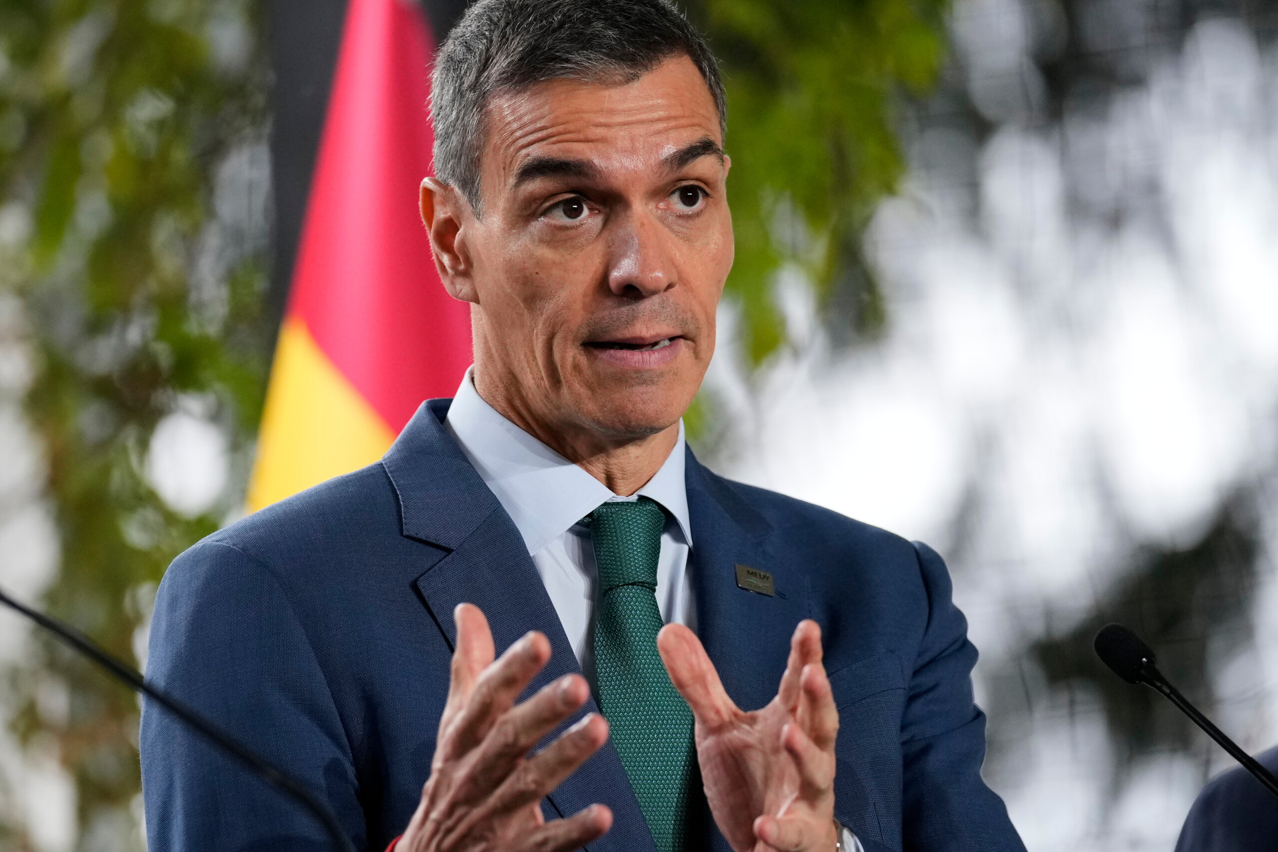 espagne 8 000 personnes evacuees en raison de la tempete leonardo scaled