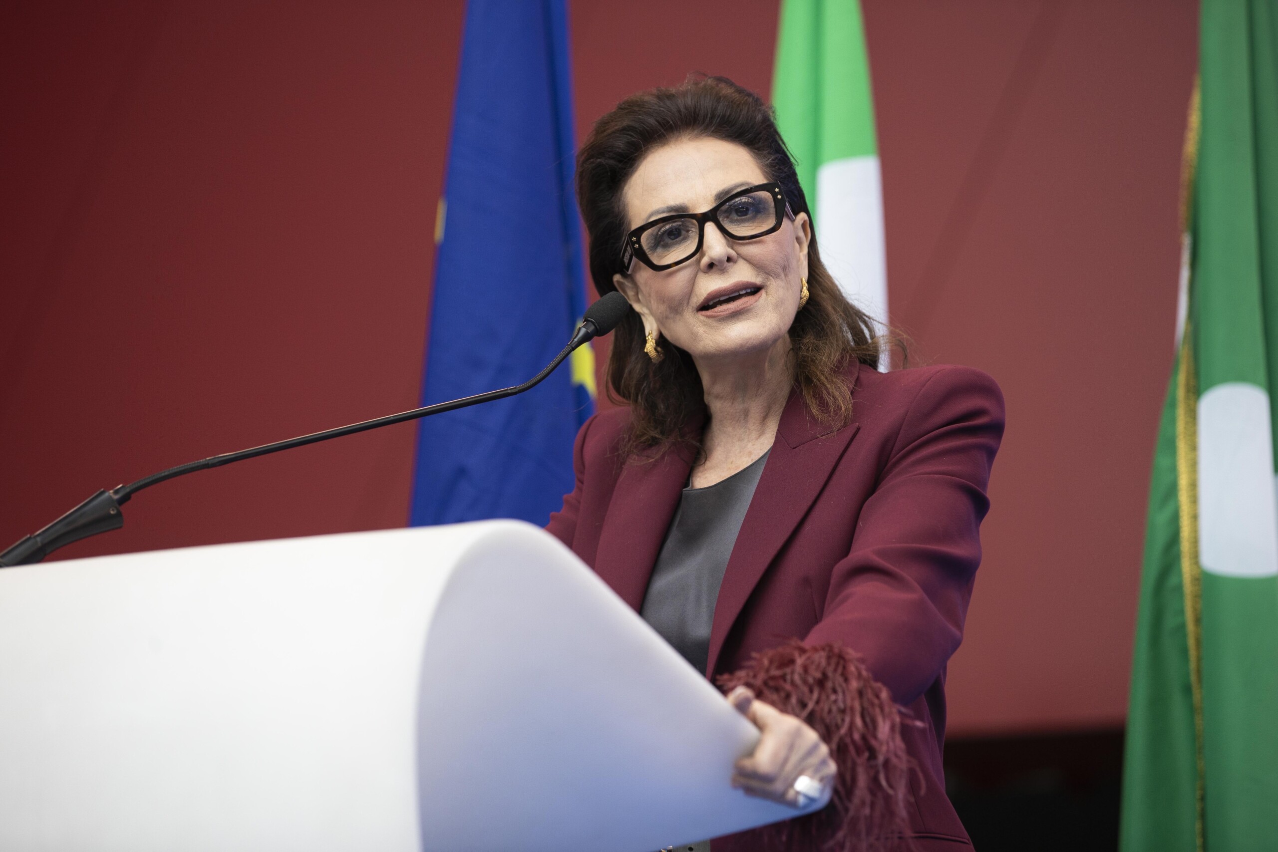 affaire santanche pavanelli m5s decorum institutionnel enterre scaled