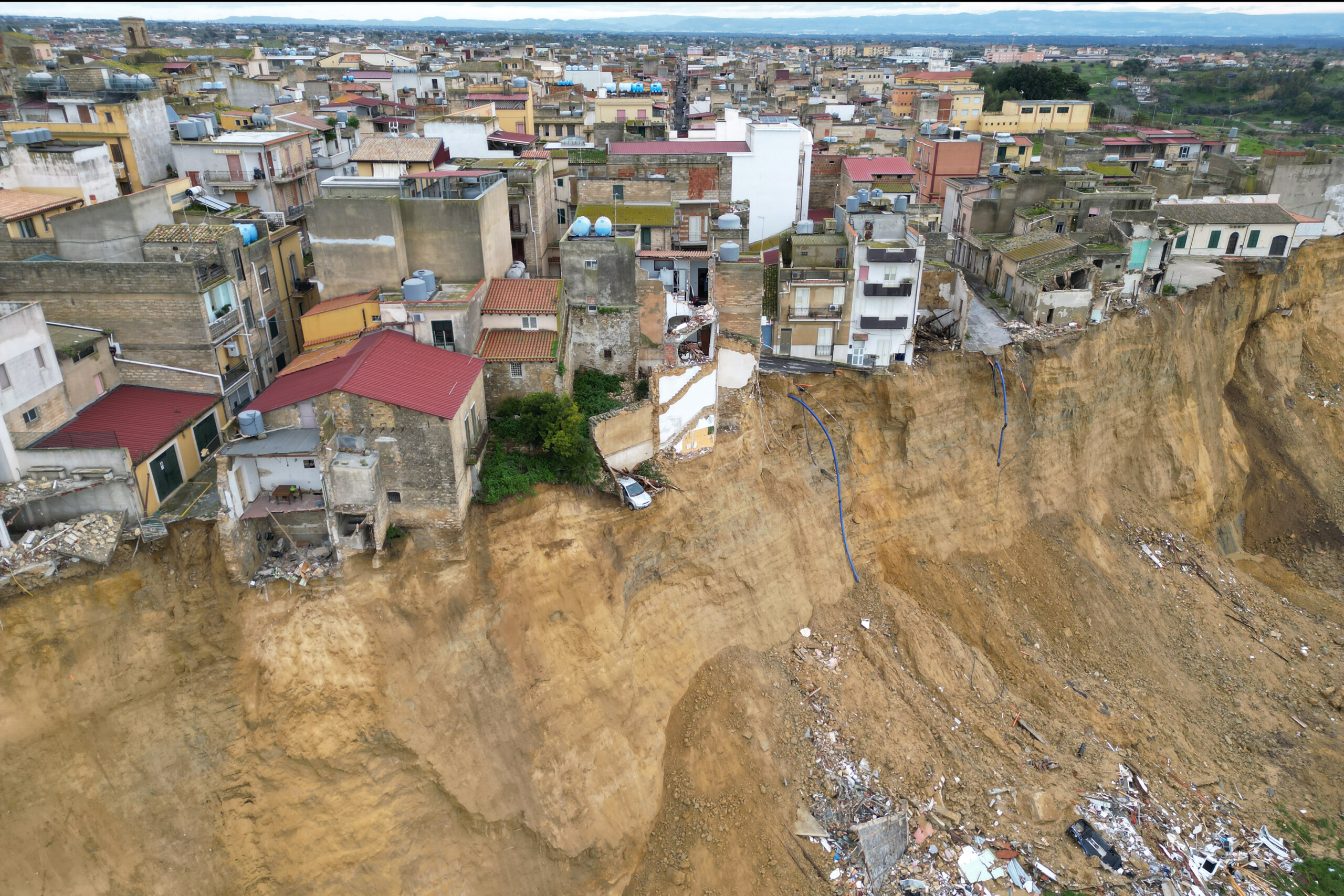 intemperies arera suspend le paiement des factures dans les zones touchees par le cyclone harry scaled