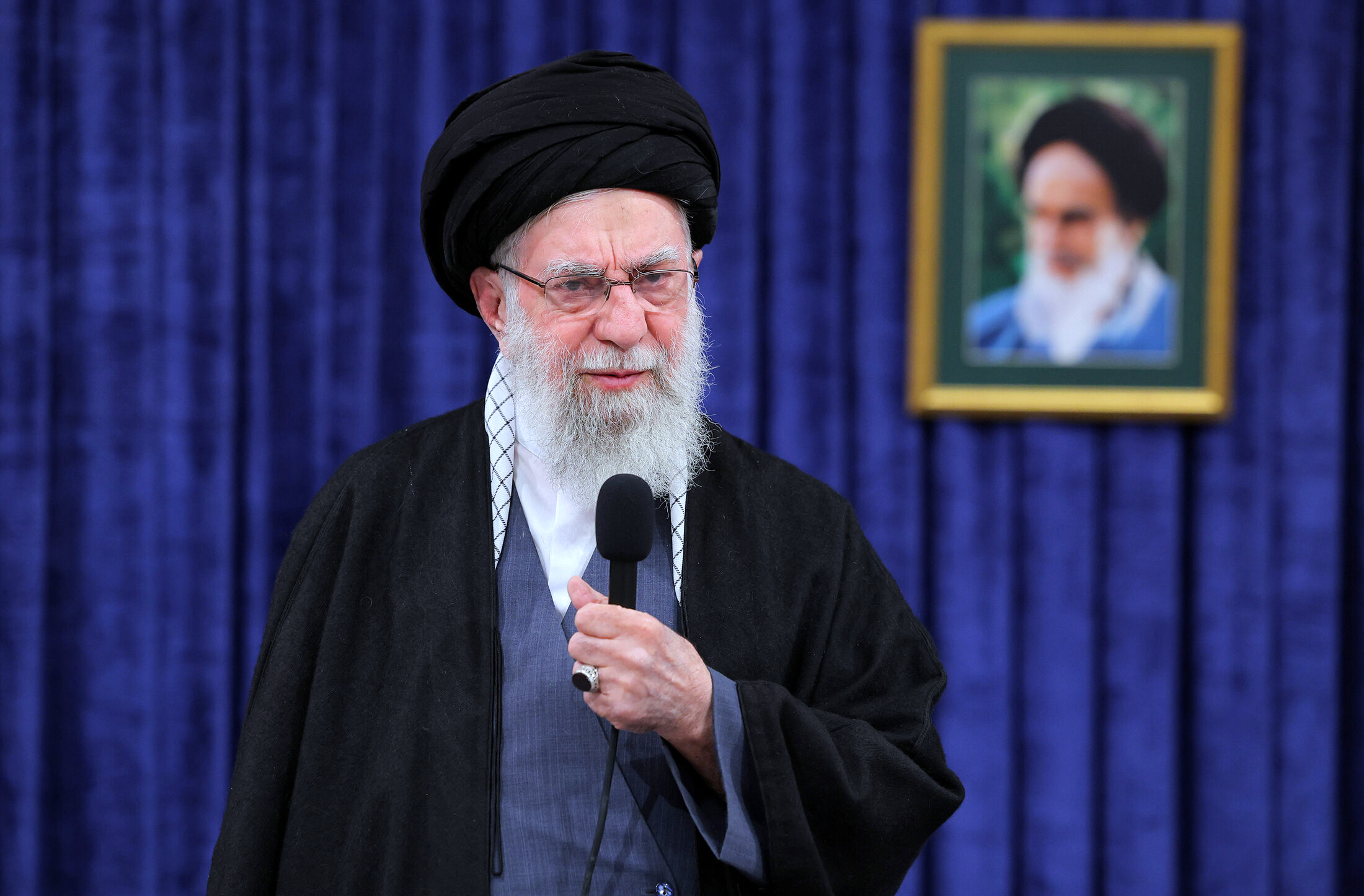iran khamenei ceux qui pensent quils nous forceront a nous rendre seront decus