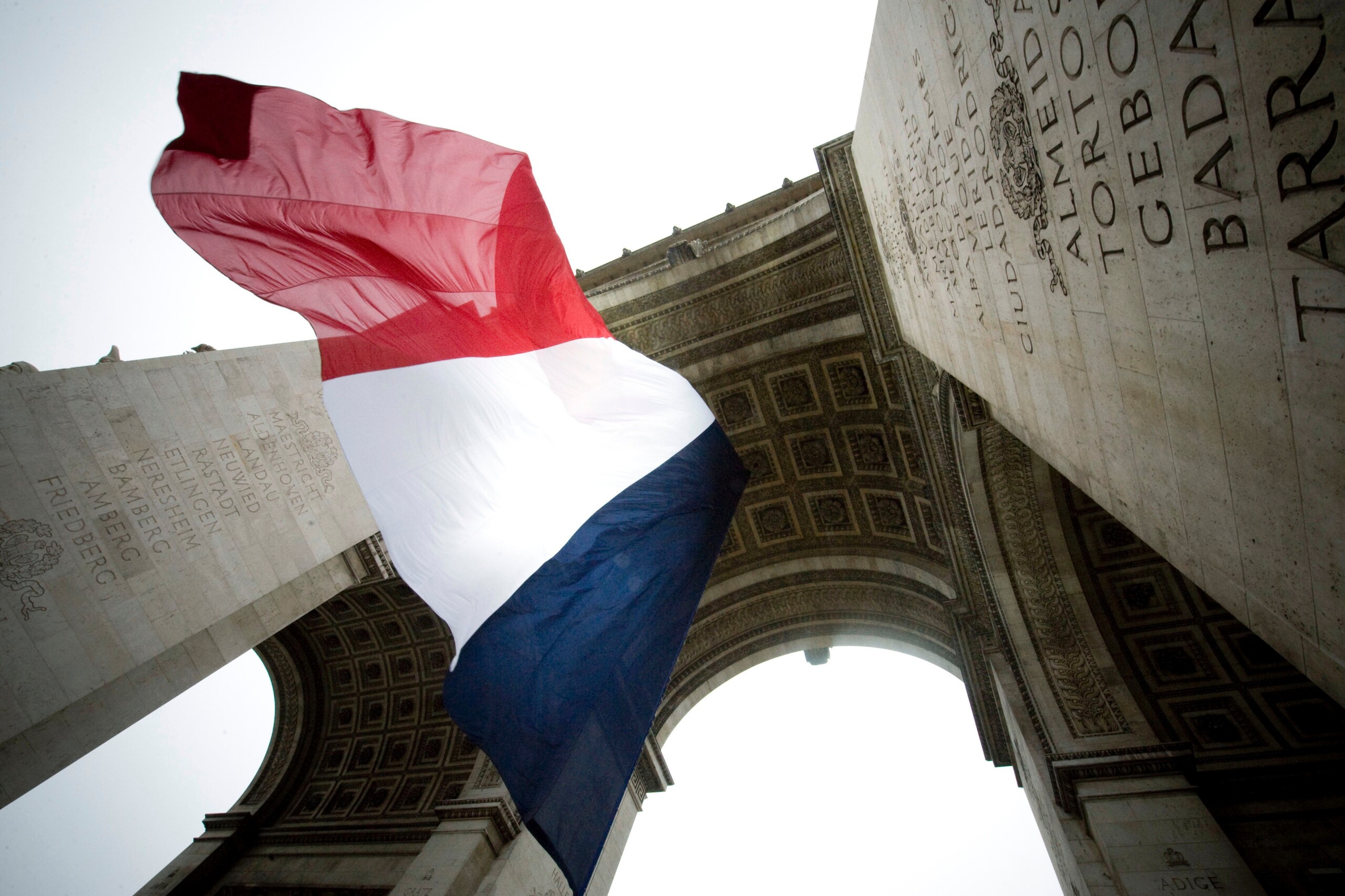 france lagresseur de larc de triomphe est decede des suites de ses blessures scaled