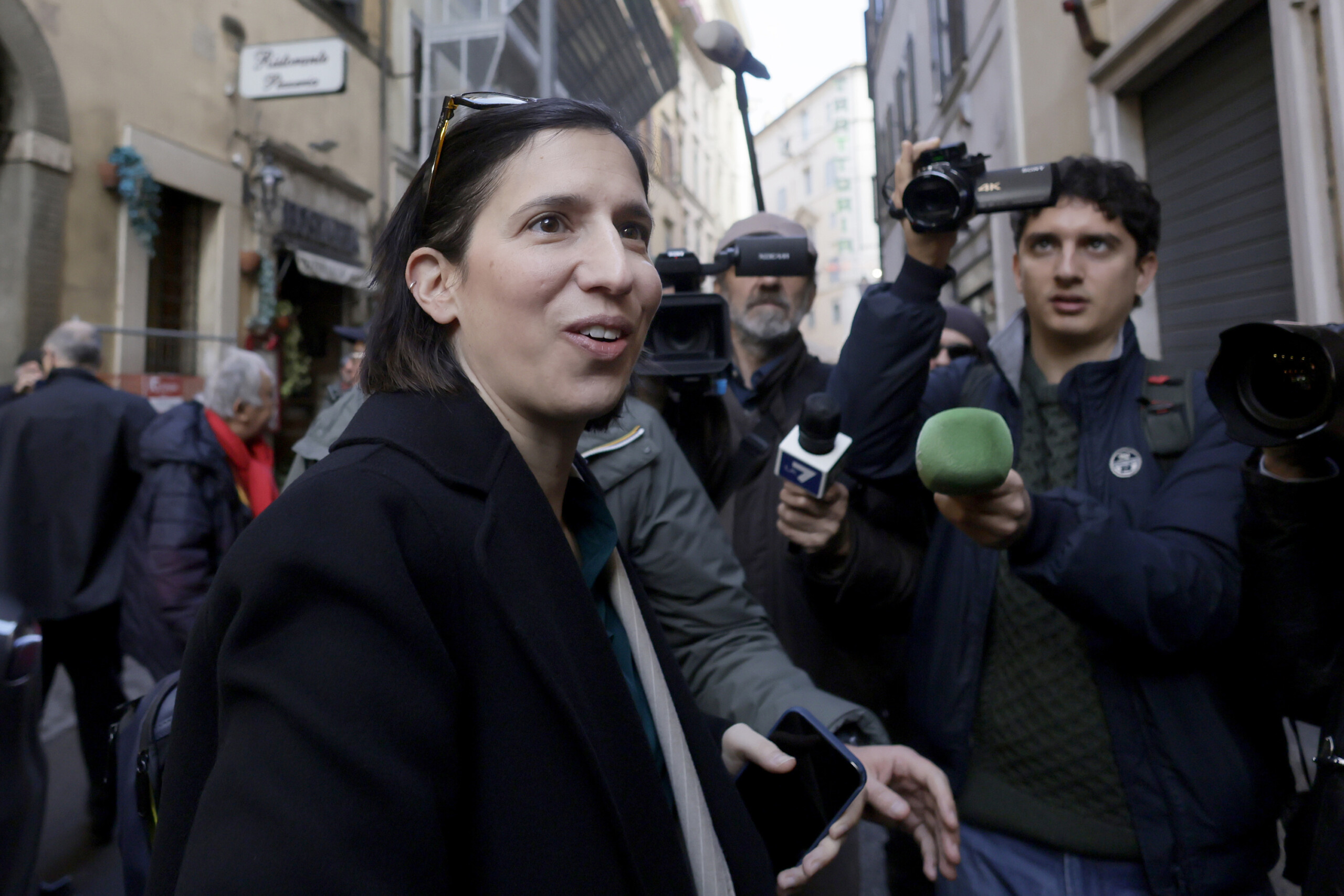 gaza schlein avec le conseil la premiere ministre meloni tente de contourner la constitution scaled