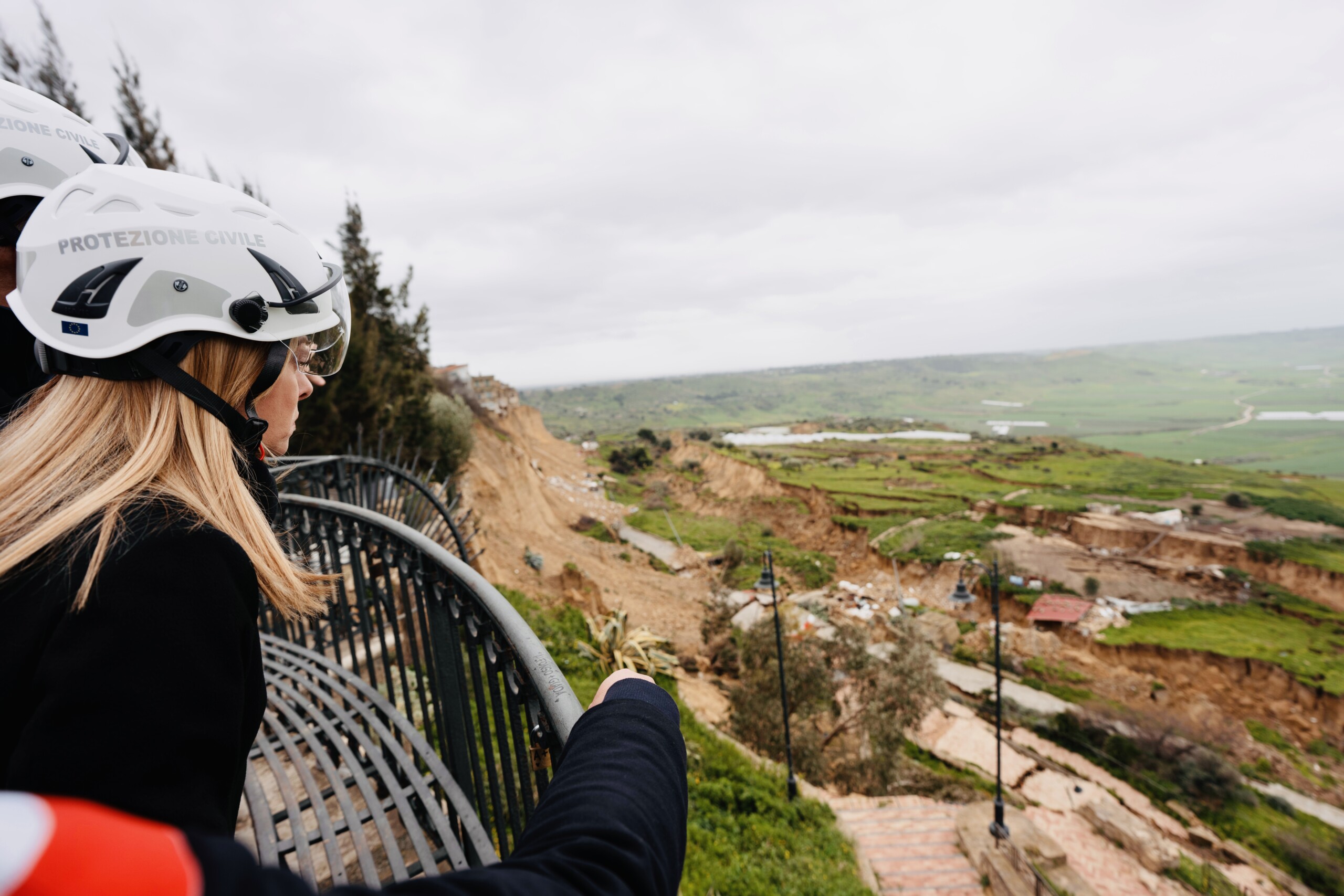niscemi visite de meloni dans la zone rouge ne jamais sarreter ni abandonner scaled