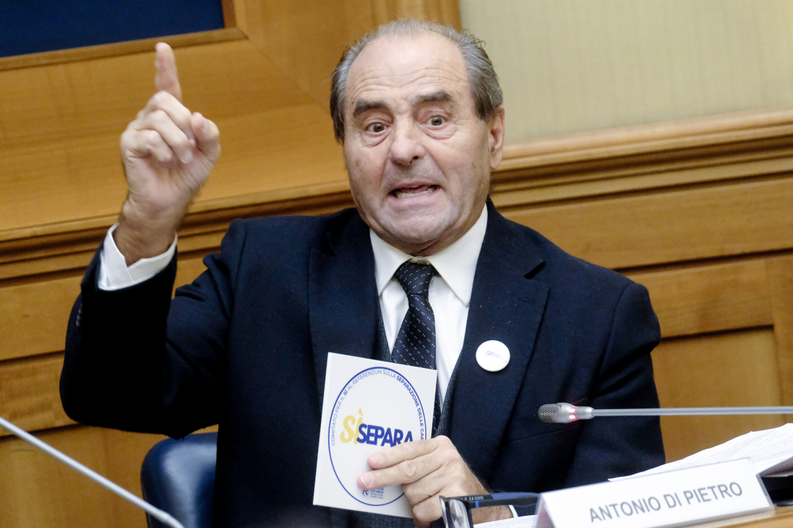 Référendum, Di Pietro : « Les affirmations erronées de ceux qui soutiennent le « non » constituent un délit éthique » 1 referendum di pietro les affirmations erronees de ceux qui soutiennent le non constituent un delit ethique scaled