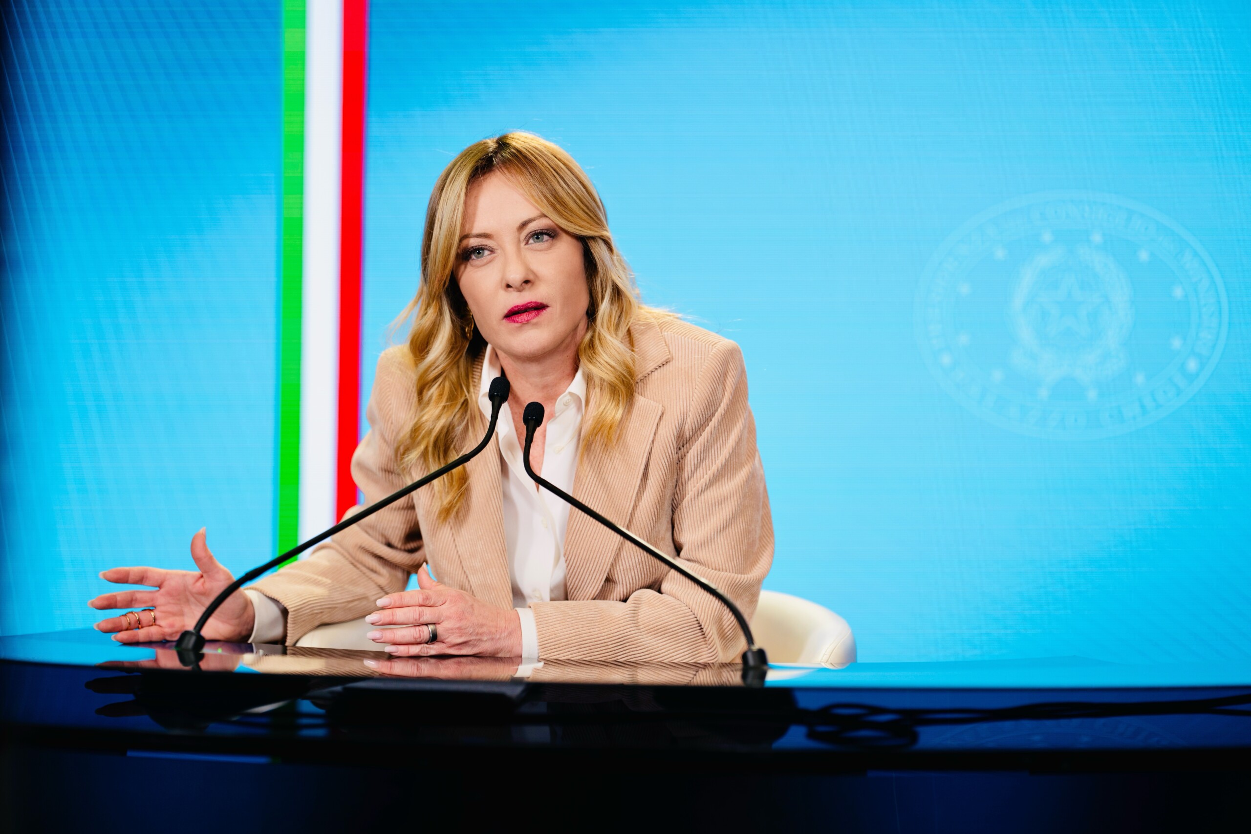 gouvernement conseil des ministres convoque a 16 h a lordre du jour les factures et les intemperies scaled