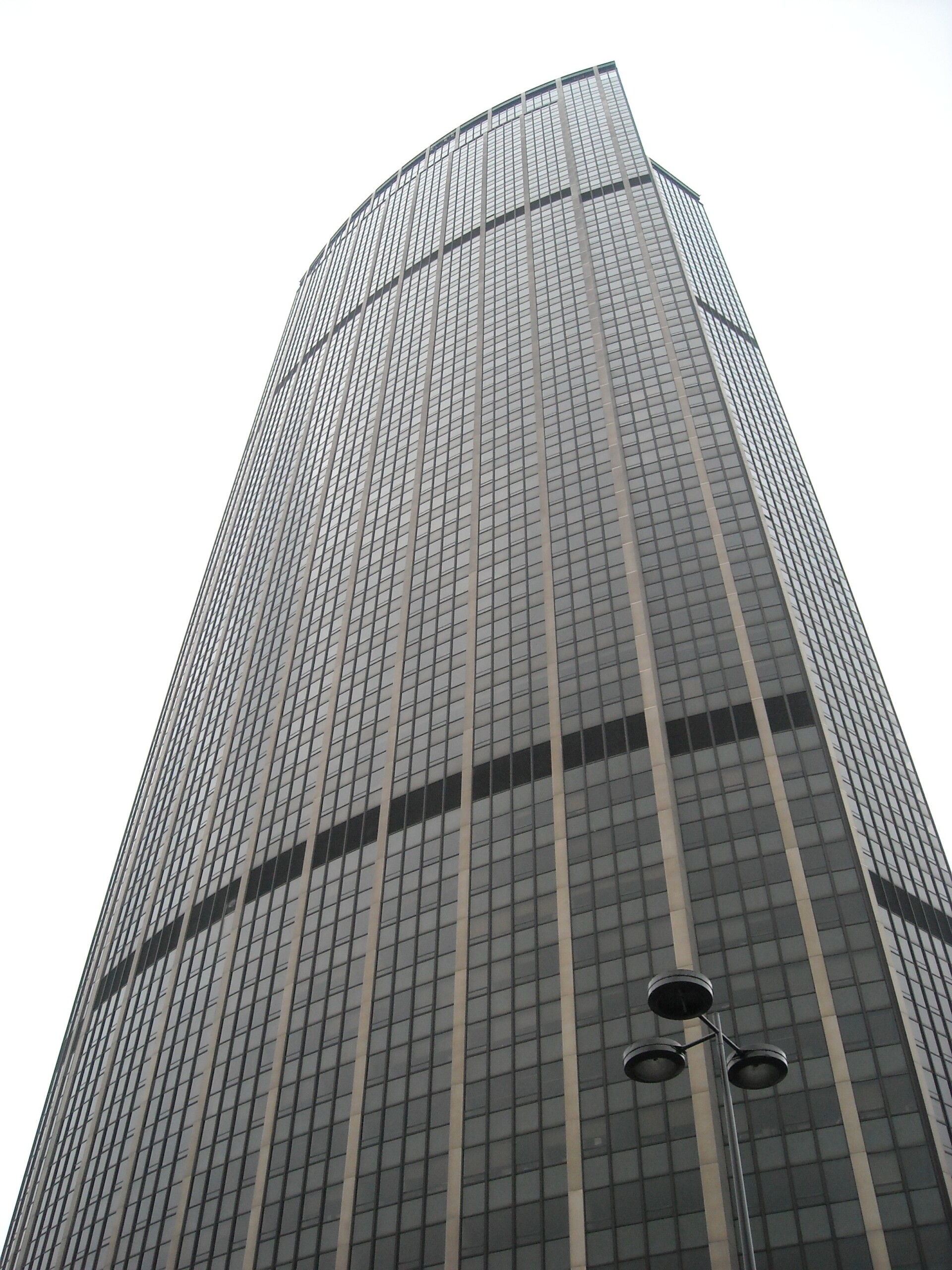 France, alerte à la bombe dans plusieurs sites à Paris : évacuation de la tour Montparnasse et de Sciences-Po 1 france alerte a la bombe dans plusieurs sites a paris evacuation de la tour montparnasse et de sciences po scaled
