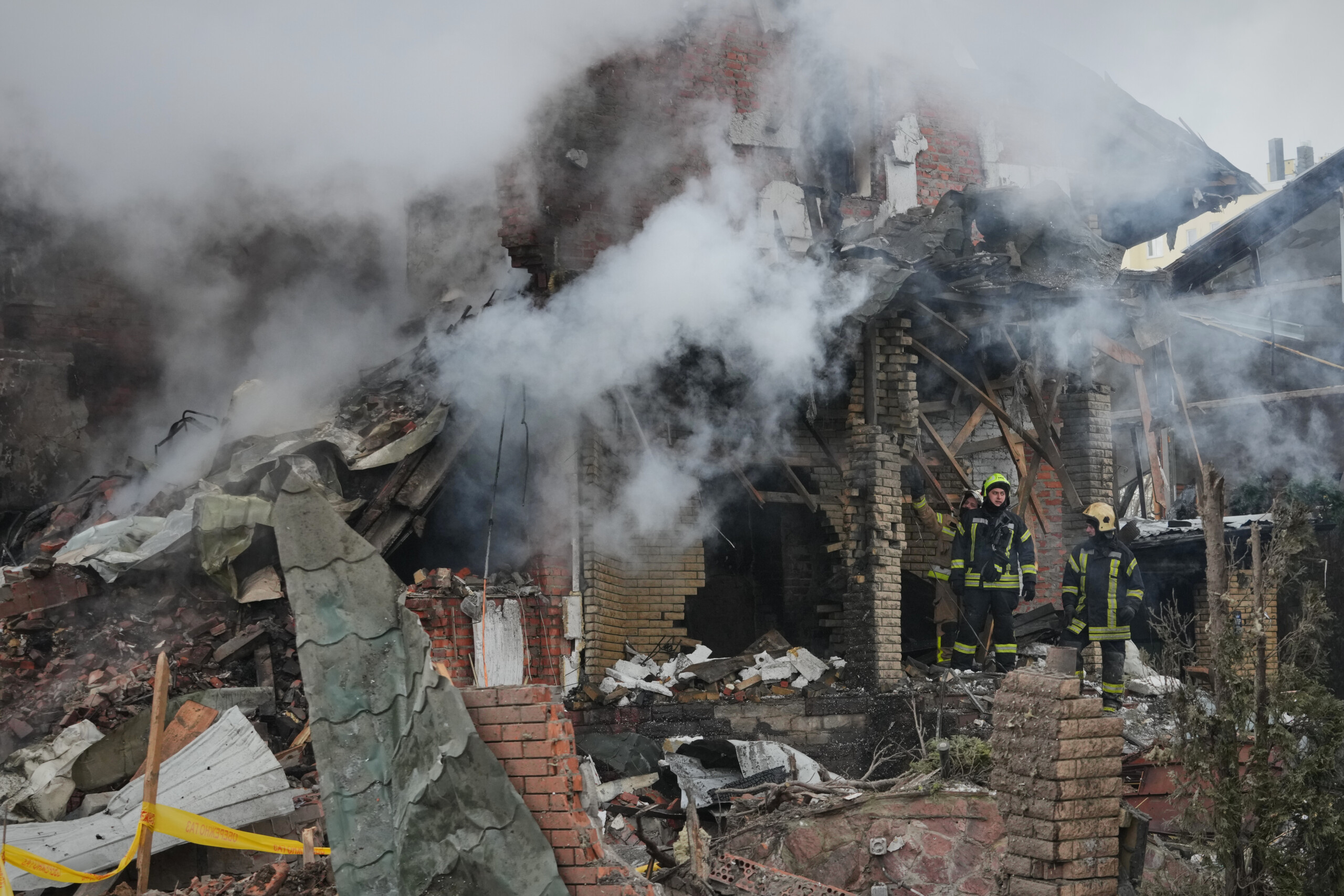 Ukraine : explosions nocturnes à Kiev, attaque combinée avec des missiles et des drones 1 ukraine explosions nocturnes a kiev attaque combinee avec des missiles et des drones scaled