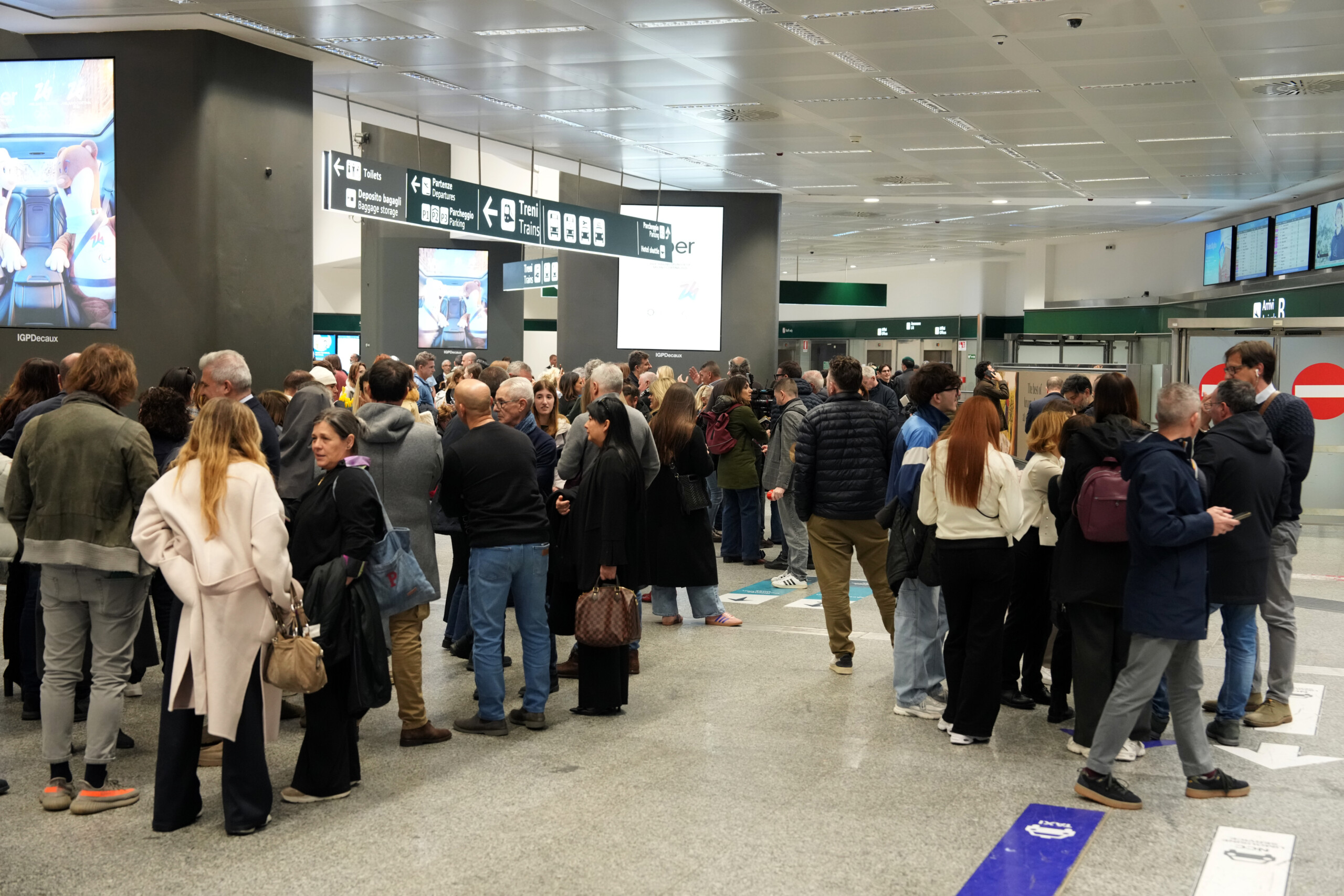 iran un avion avec 200 etudiants a atterri a malpensa scaled