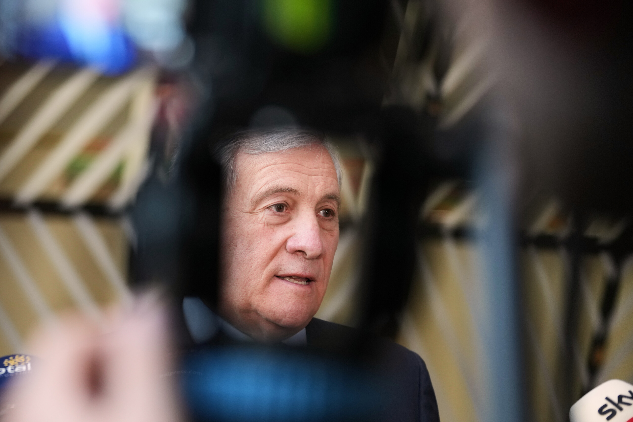 tajani 200 etudiants bloques a dubai en partance pour milan scaled