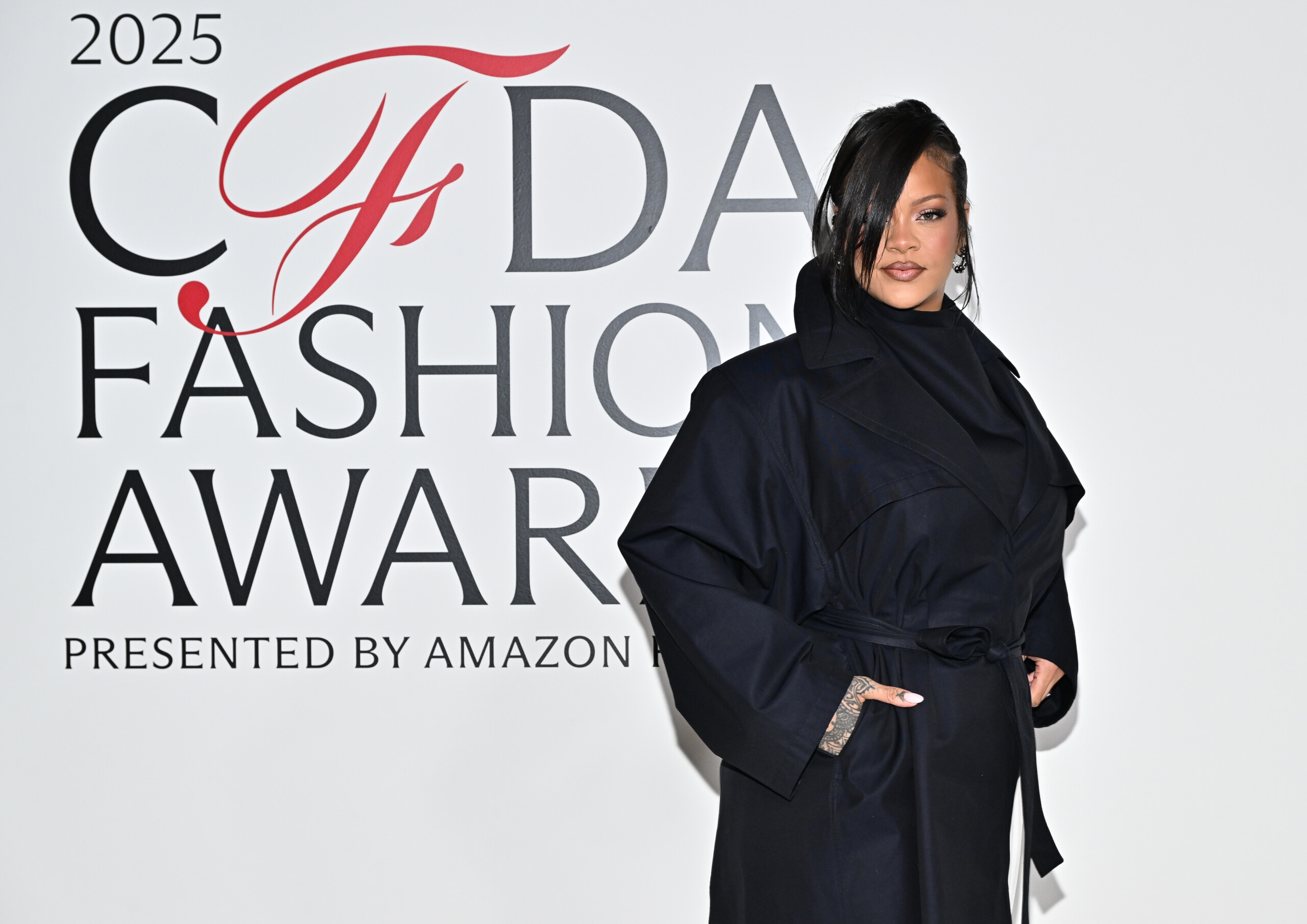 coups de feu tires contre la maison de rihanna a los angeles une femme arretee scaled