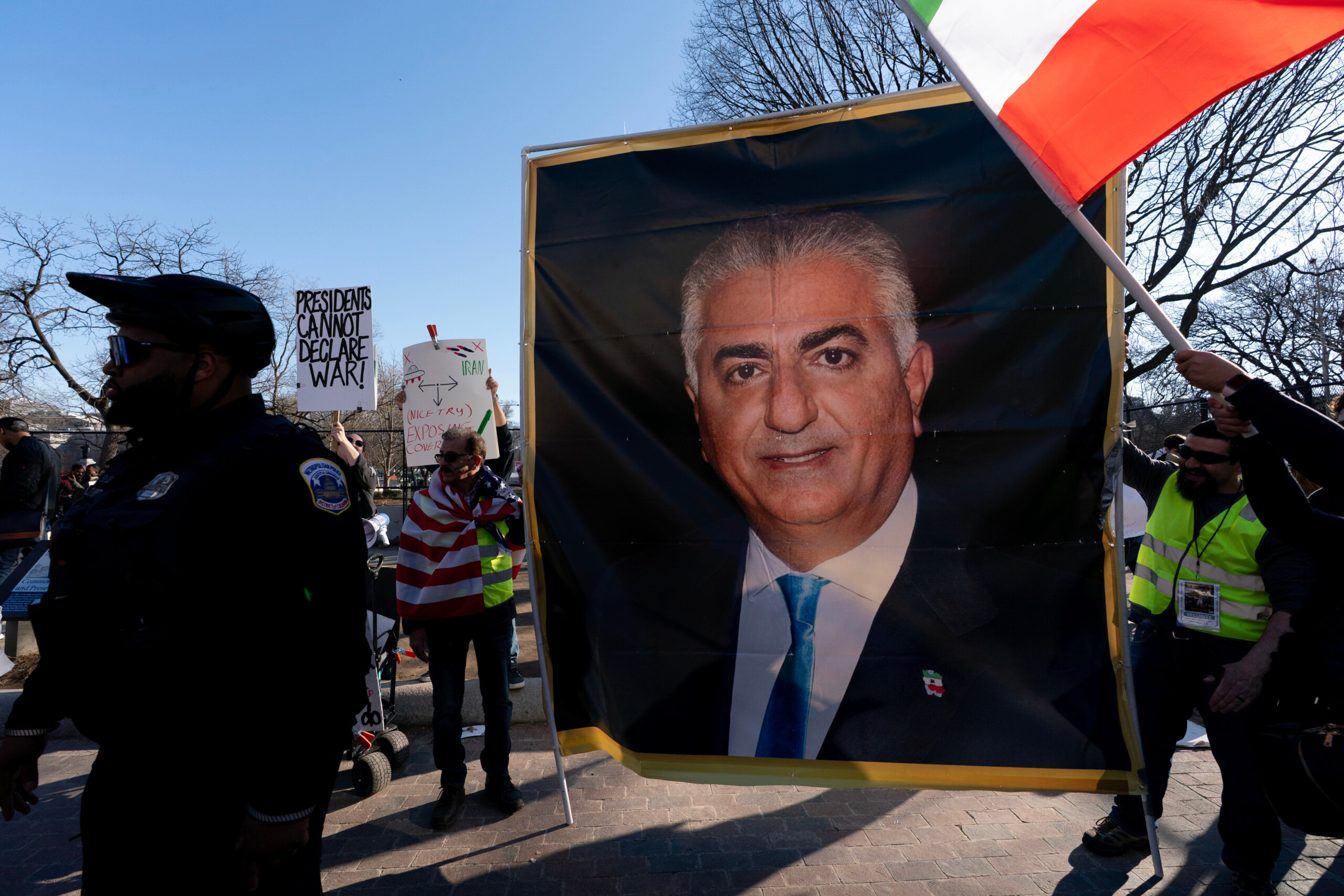iran reza pahlavi pret a diriger la transition apres la chute du regime scaled