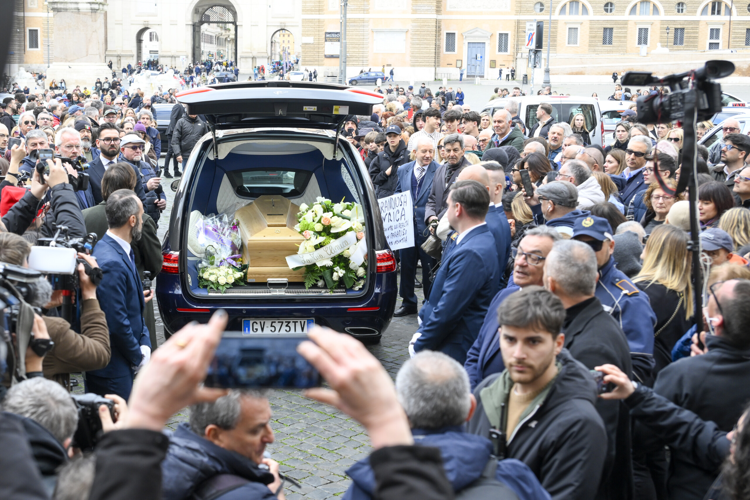 les funerailles denrica bonaccorti a rome mgr stagliano elle a seme lamour scaled