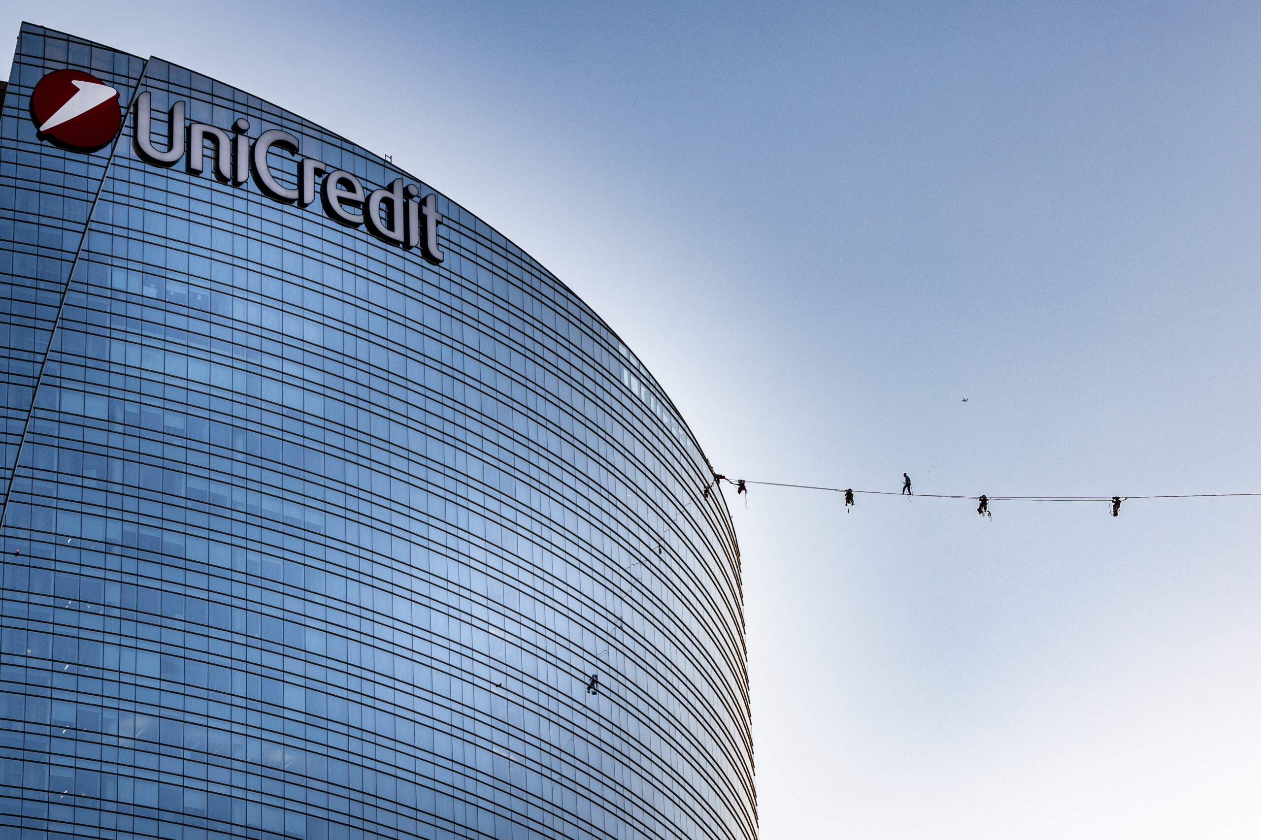 Unicredit lance une offre publique d'achat volontaire visant à dépasser les 30 % du capital de Commerzbank 1 unicredit lance une offre publique dachat volontaire visant a depasser les 30 du capital de commerzbank scaled