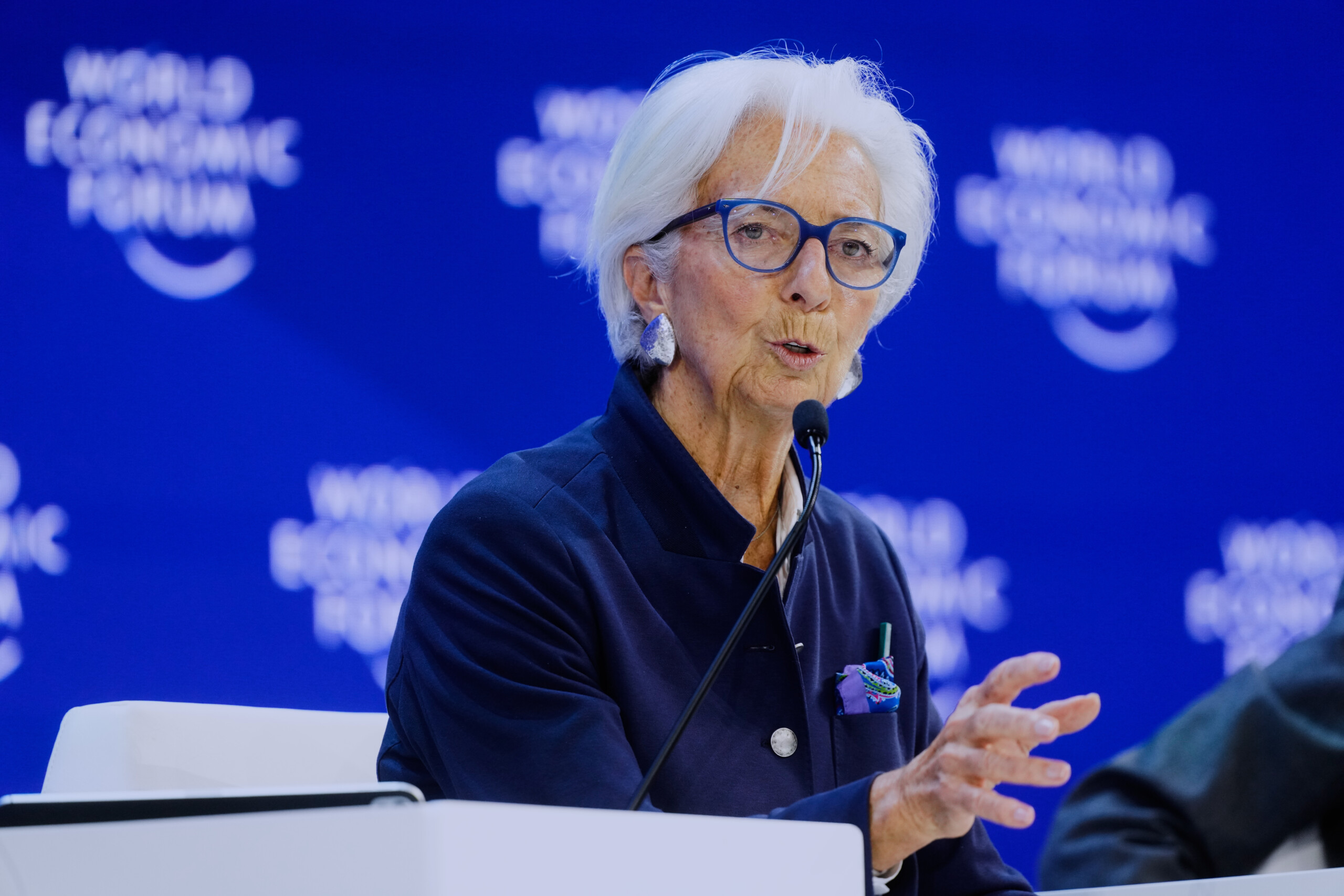 bce lagarde il est imperatif de reduire notre dependance aux energies fossiles scaled