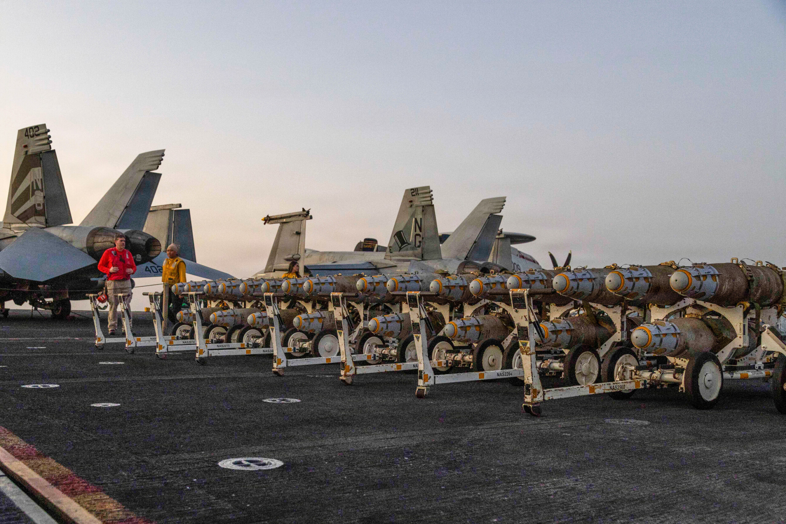 iran de nouveaux navires et marines americains en route vers le moyen orient scaled