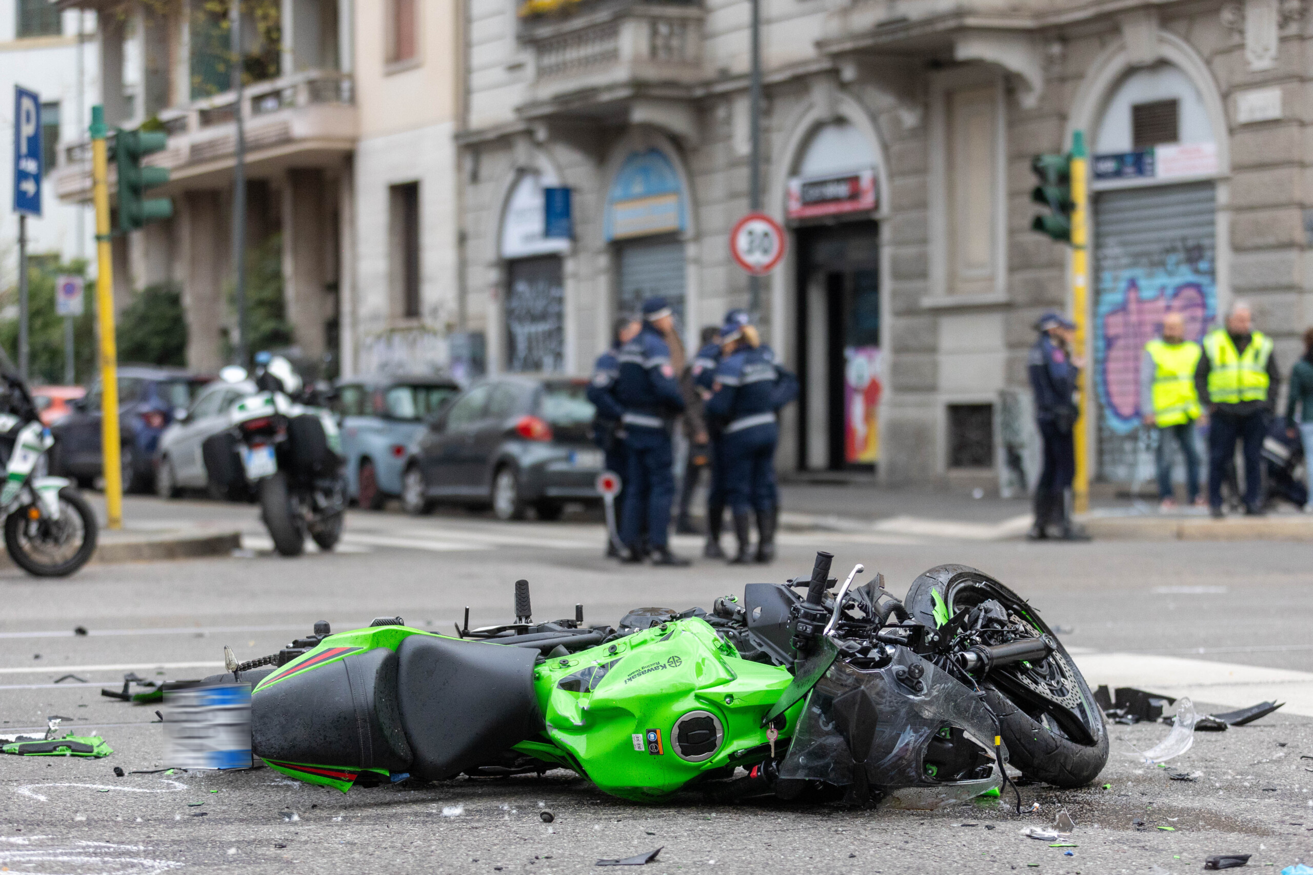 Accidents de la route, collision voiture-moto : deux personnes dans la vingtaine décèdent à Milan 1 accidents de la route collision voiture moto deux personnes dans la vingtaine decedent a milan scaled
