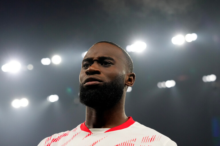 le match newcastle sunderland suspendu en raison de chants racistes puis repris