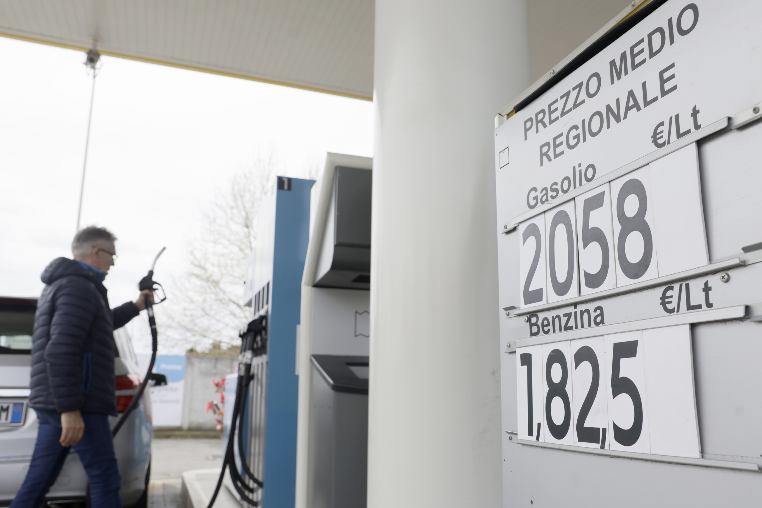 Carburants : le diesel est plus cher dans le Molise que partout ailleurs en Italie ; il dépasse les 2 euros le litre 1 carburants le diesel est plus cher dans le molise que partout ailleurs en italie il depasse les 2 euros le litre scaled