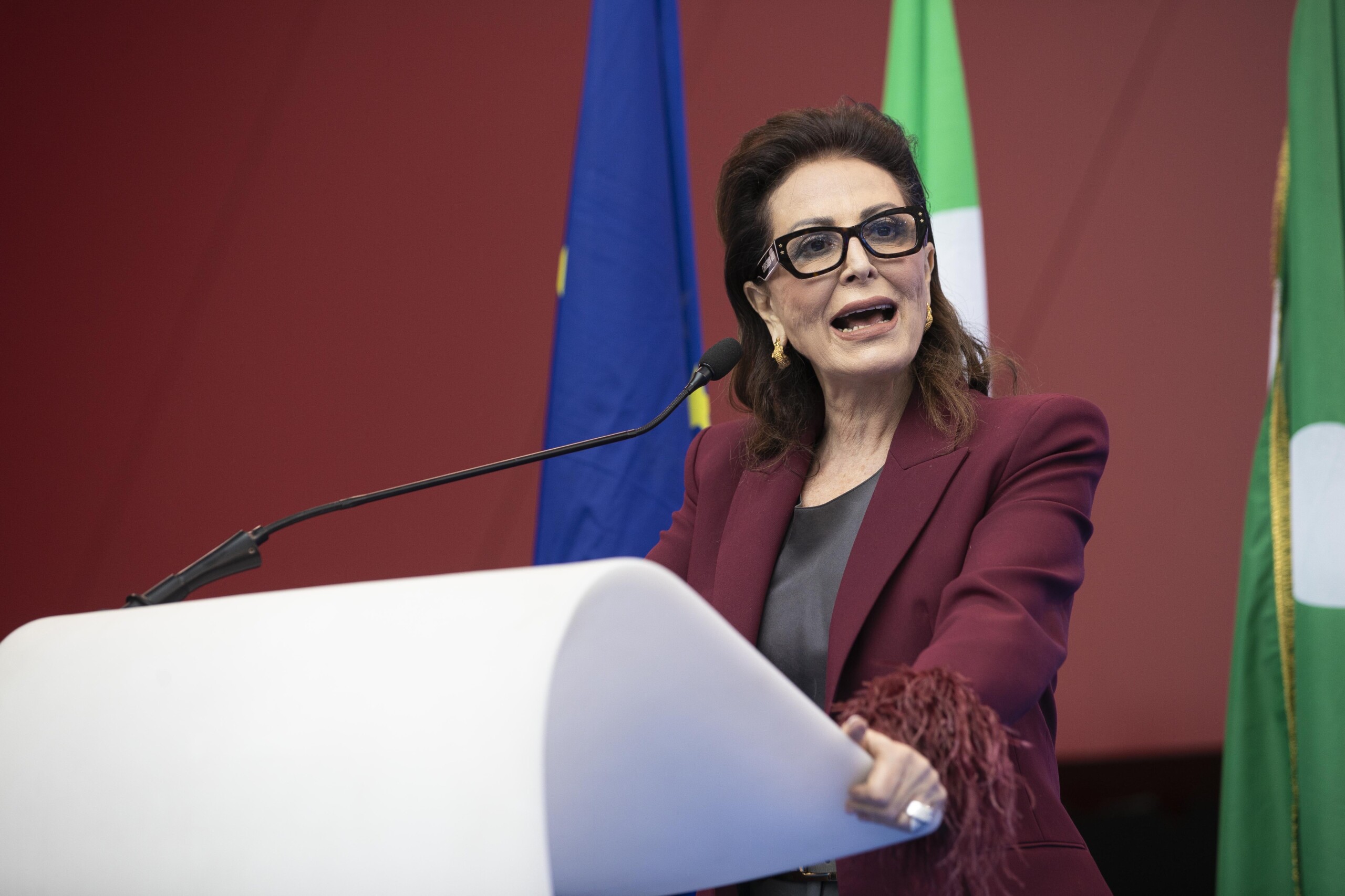 Gouvernement : Santanchè écrit à la Première ministre Meloni et présente sa démission 1 gouvernement santanche ecrit a la premiere ministre meloni et presente sa demission scaled