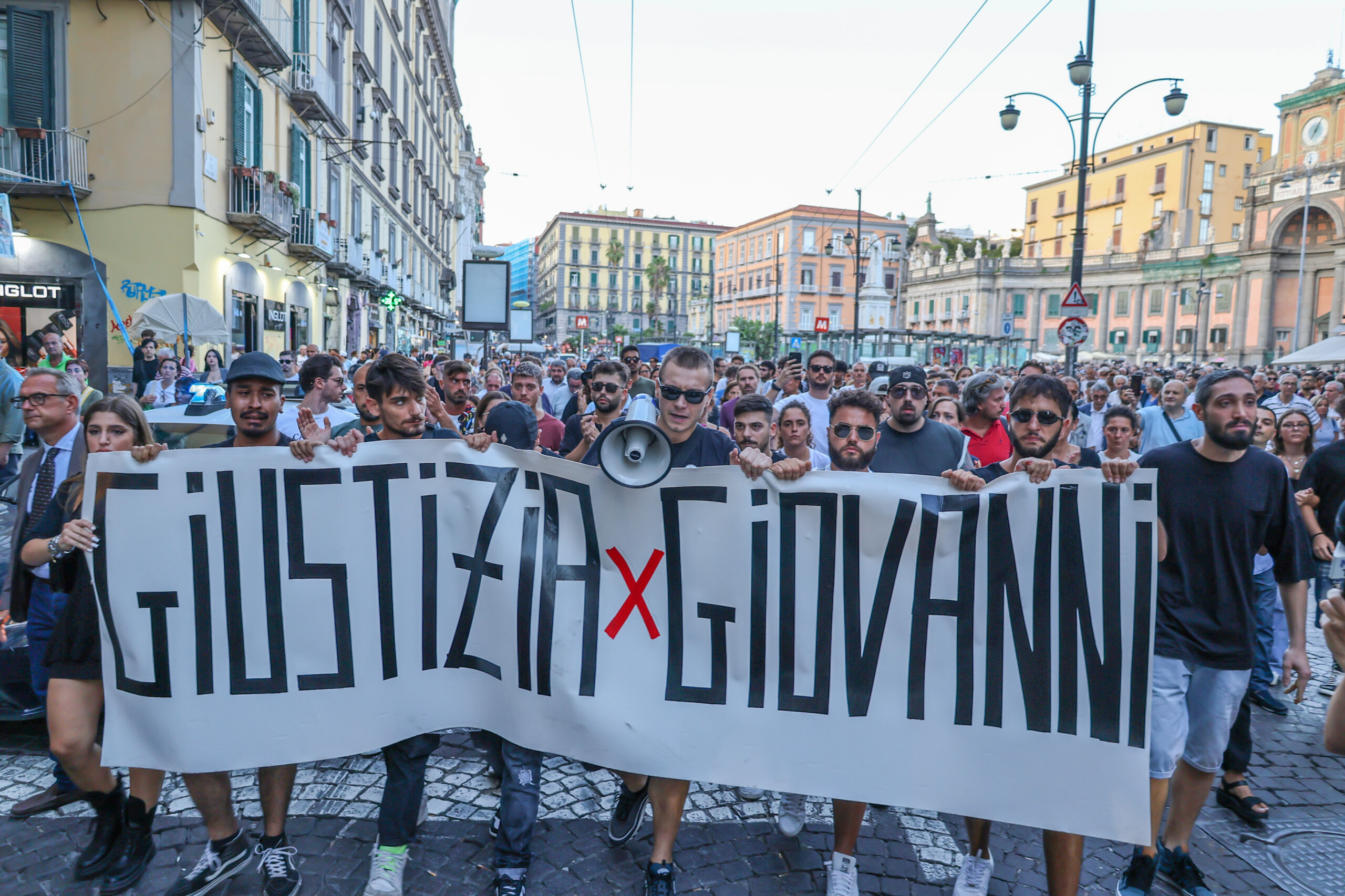 Naples : coups de feu dans le quartier de Rione Sanità ; parmi les personnes interpellées figure le frère de l'assassin de Giogiò Cutolo 1 naples coups de feu dans le quartier de rione sanita parmi les personnes interpellees figure le frere de lassassin de giogio cutolo scaled