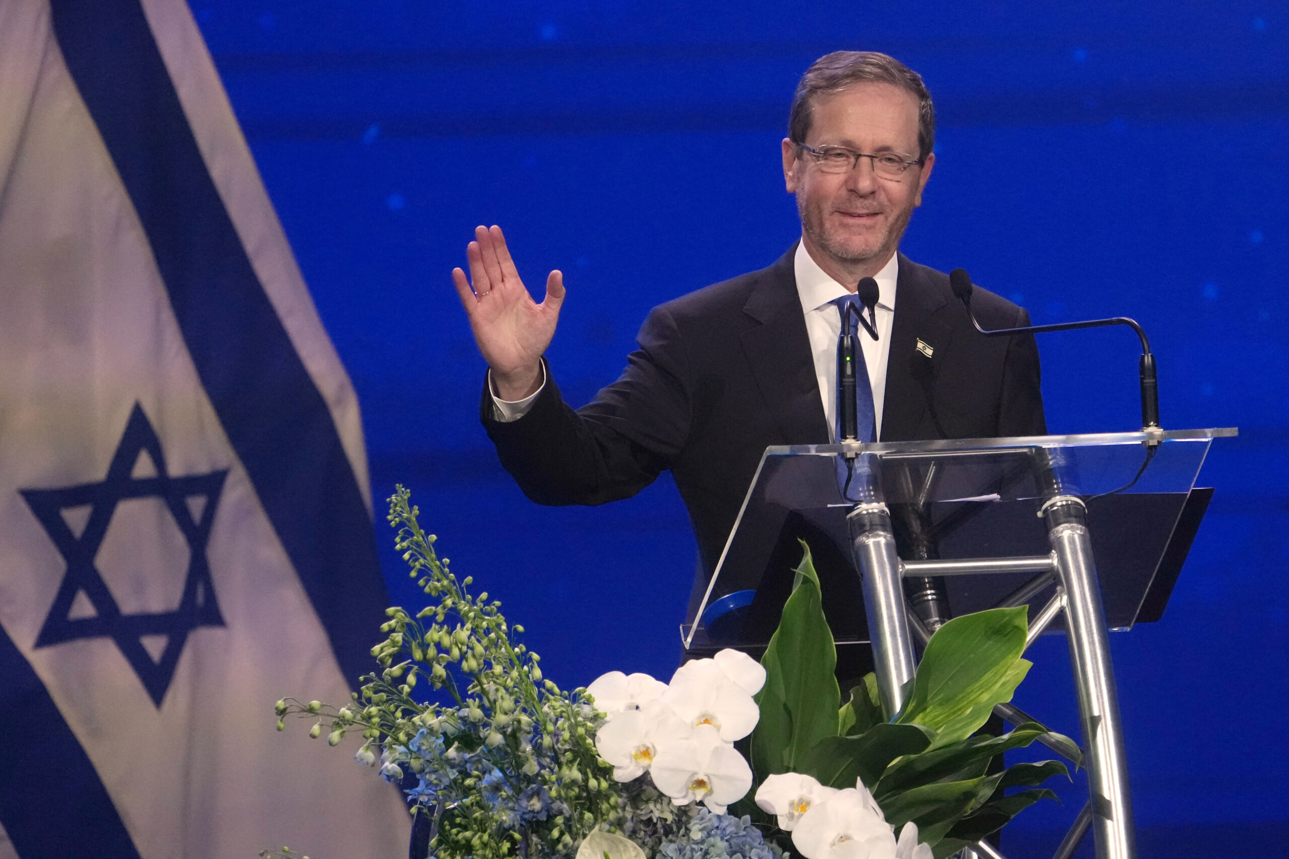 moyen orient m herzog sentretient avec mgr pizzaballa une profonde tristesse face a cet incident regrettable scaled