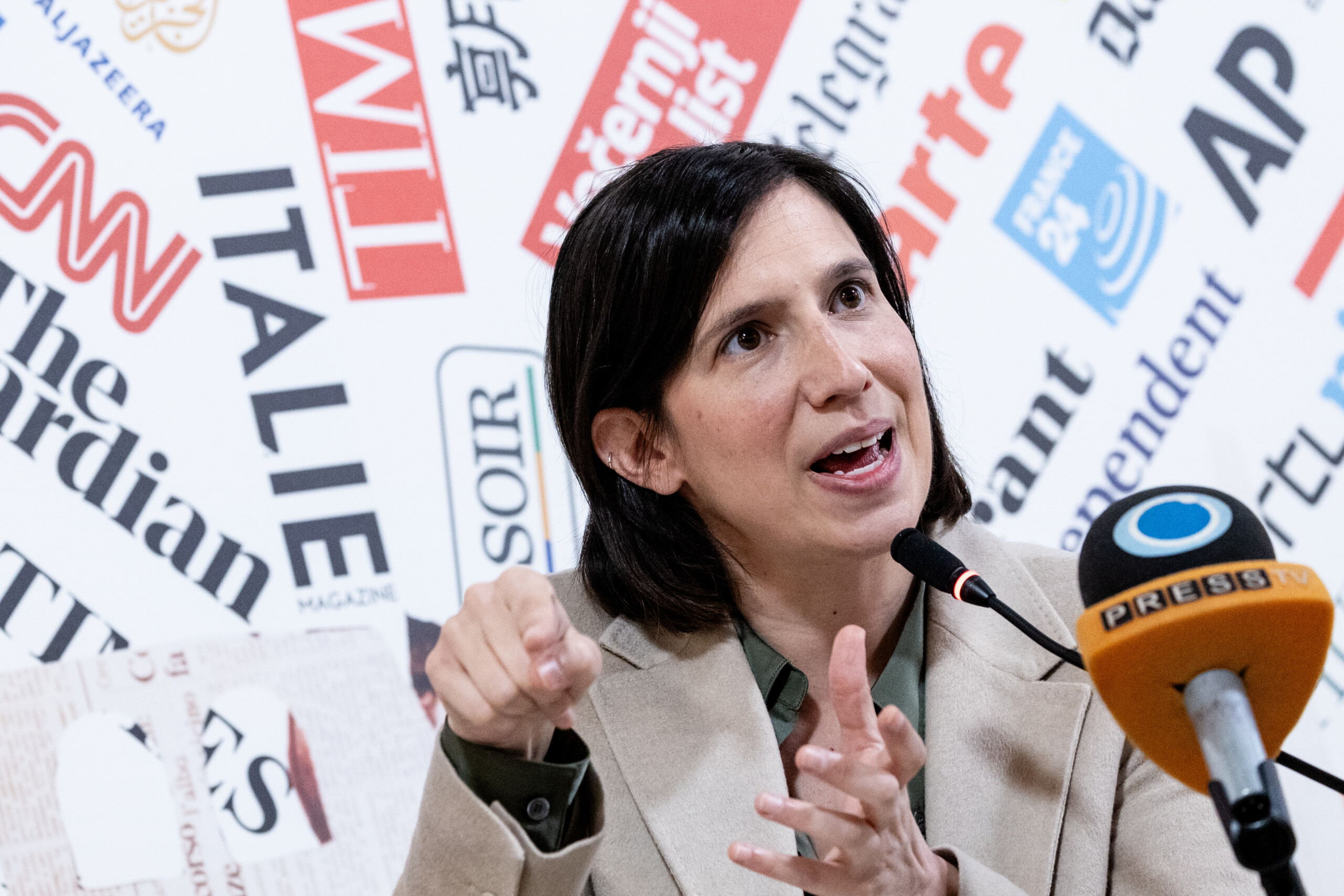 iran schlein le gouvernement doit se presenter devant le parlement pour dire non a lutilisation des bases scaled