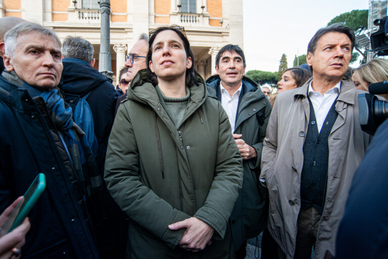 gouvernement schlein la soumission a trump ne cause que des degats familles et entreprises frappees par les factures