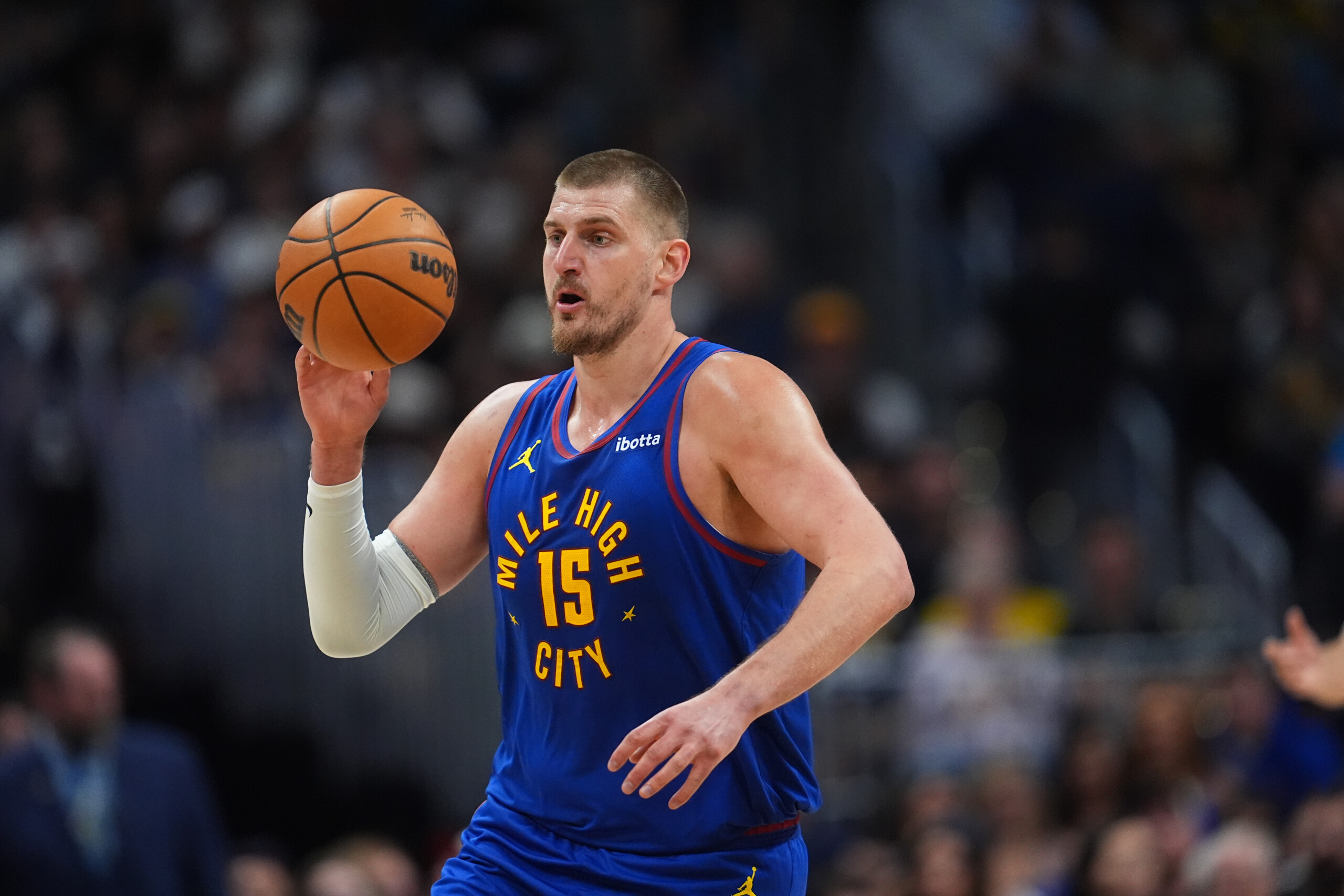 Basket : NBA, Denver s'impose face à San Antonio grâce aux 40 points de Jokic, les Pistons en tête de la Conférence Est 1 basket nba denver simpose face a san antonio grace aux 40 points de jokic les pistons en tete de la conference est scaled