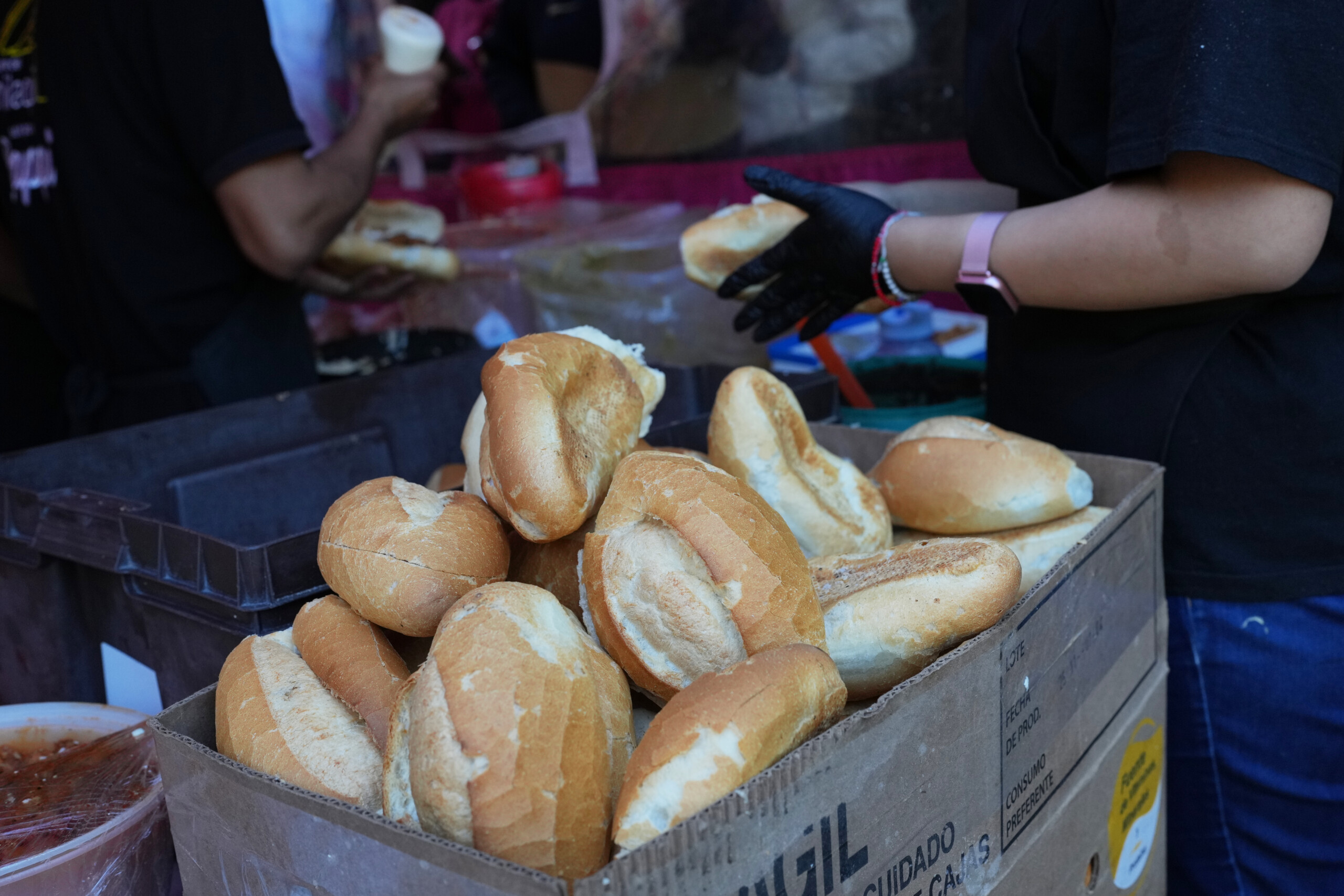 iran les boulangers tirent la sonnette dalarme les petits pains et les baguettes risquent de voir leur prix augmenter scaled
