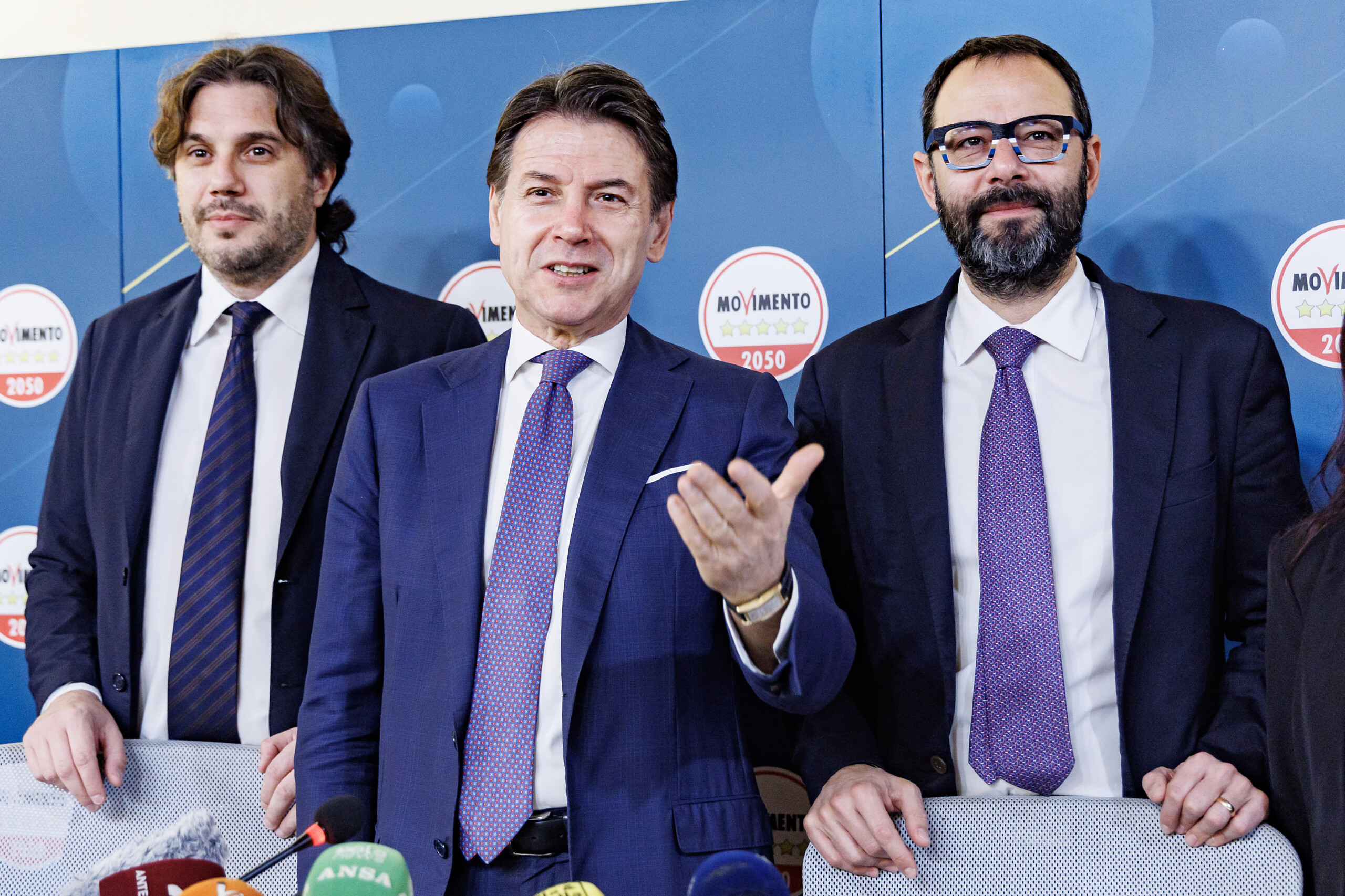 centre gauche patuanelli m5s pour le leader vote aux stands et en ligne scaled