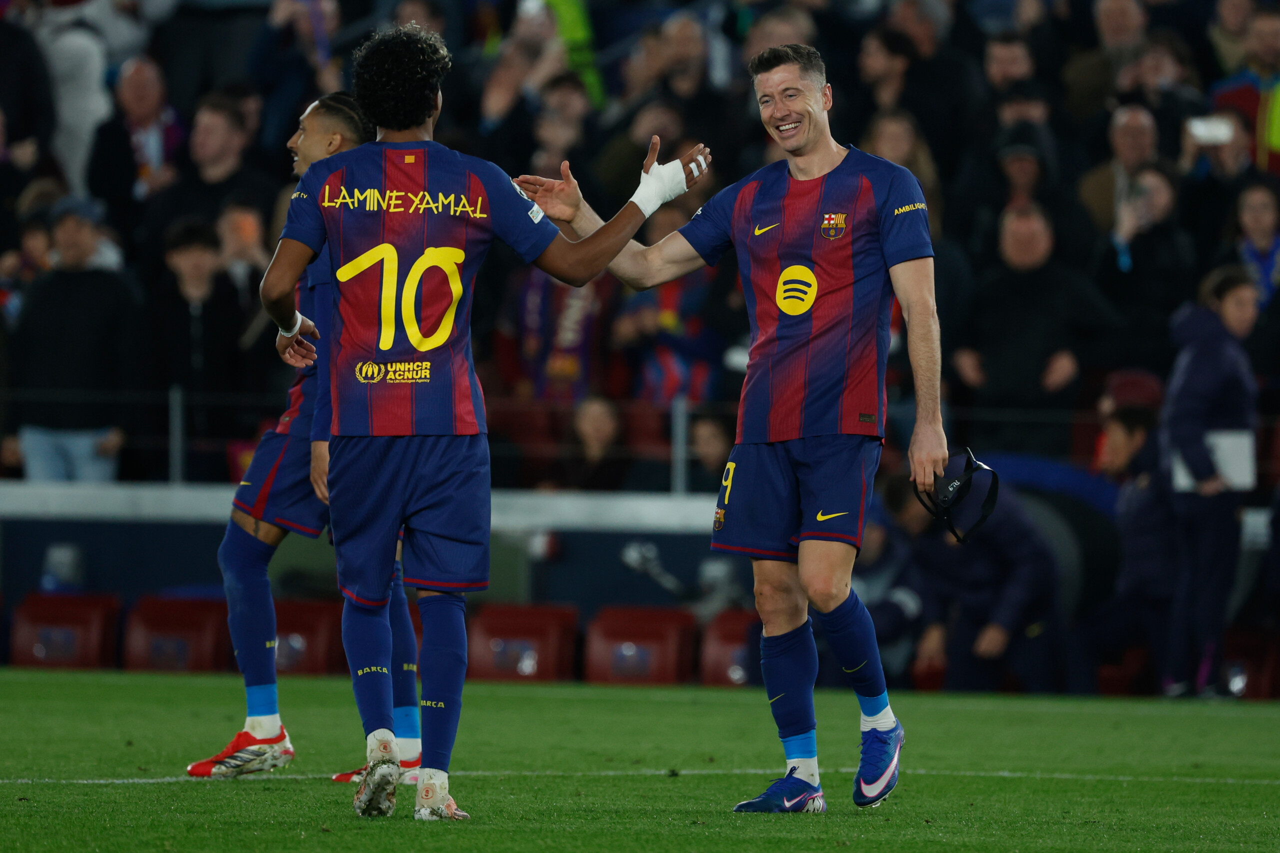 football le barca propose une prolongation a lewandowski la juve et le milan a laffut scaled