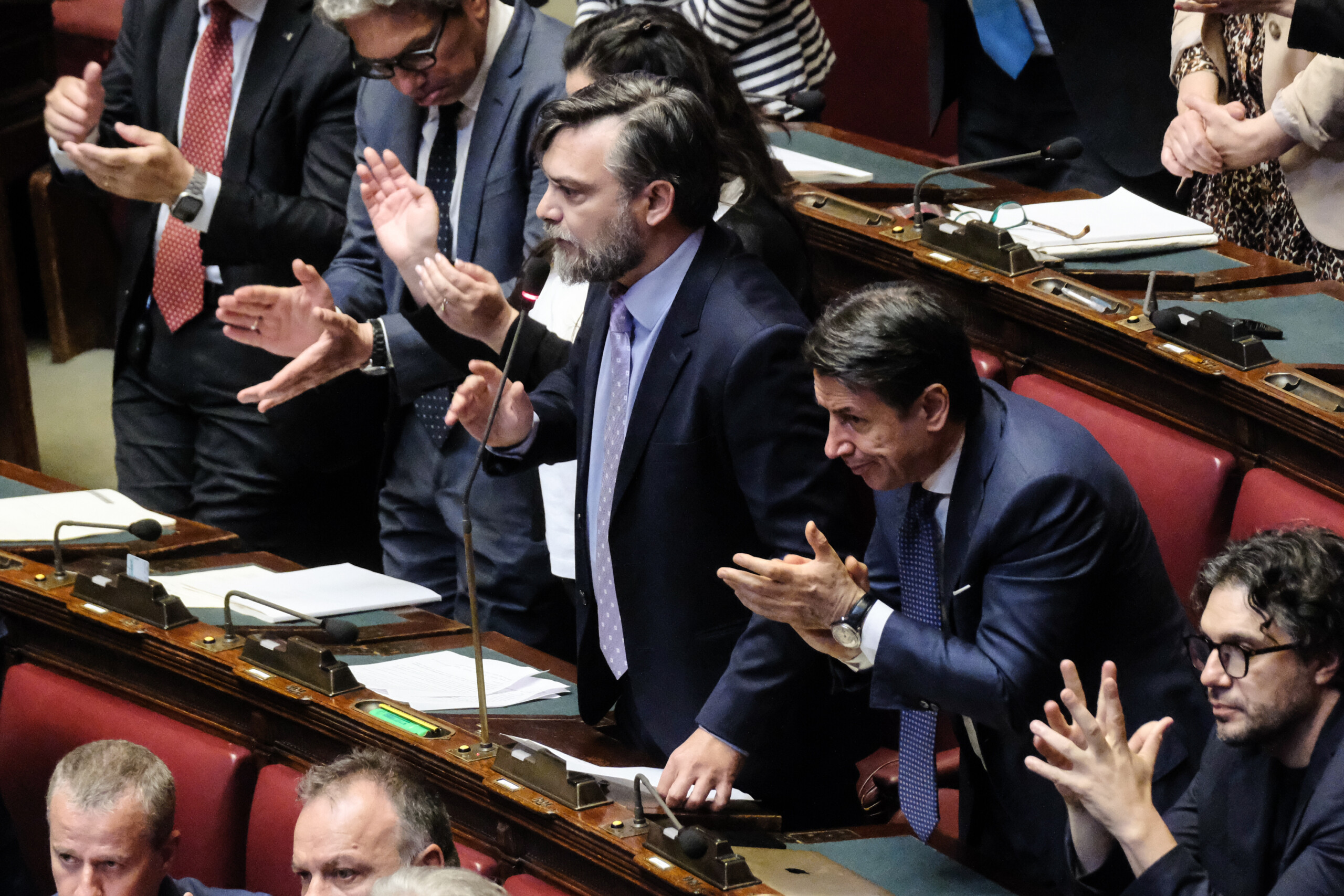 Iran, M5S : « Solidarité avec les institutions, mais Meloni est une servante stupide du maître Trump » 1 iran m5s solidarite avec les institutions mais meloni est une servante stupide du maitre trump scaled