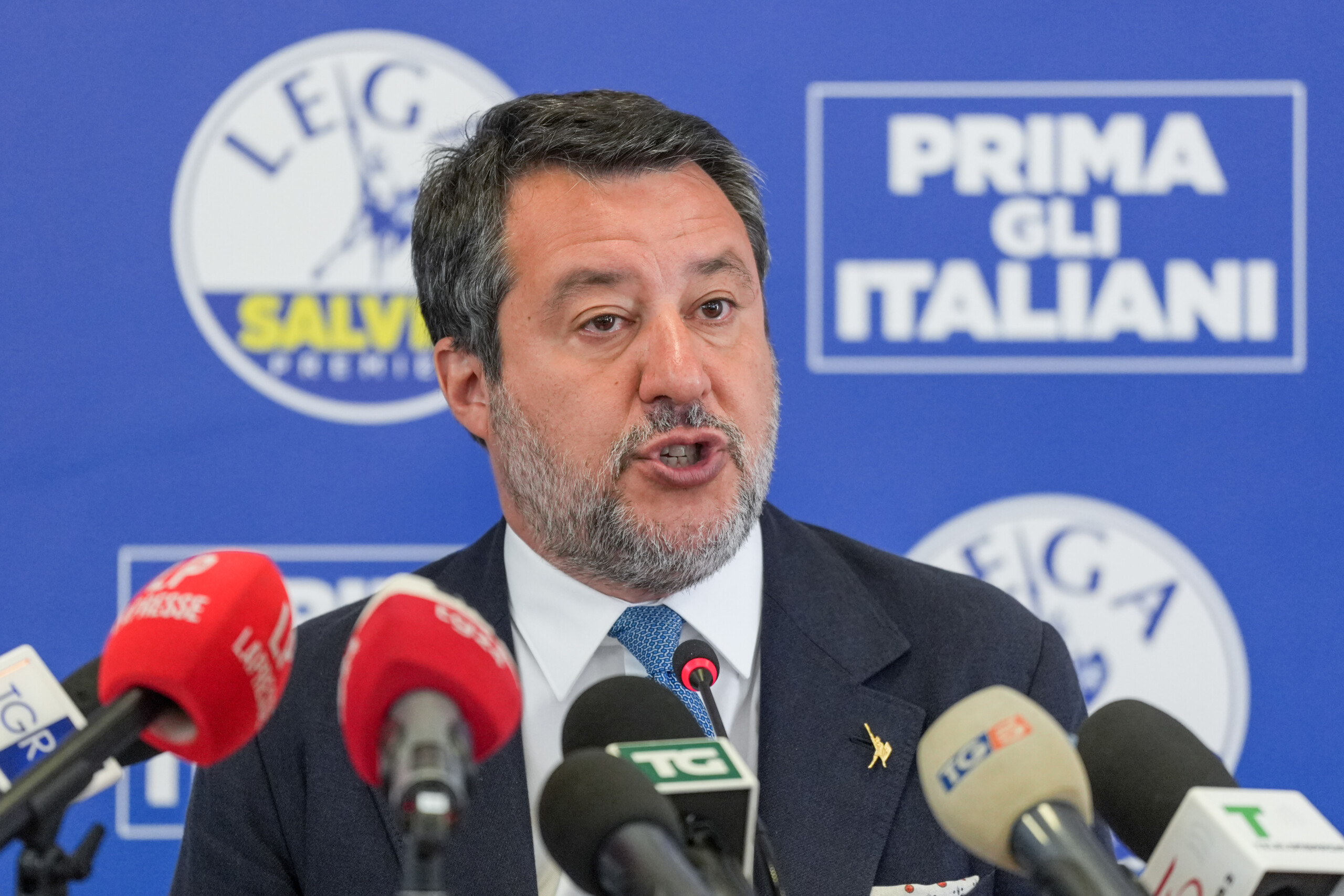 milan salvini salle nerveuse place le samedi aussi pour la ville pas seulement pour les riches scaled