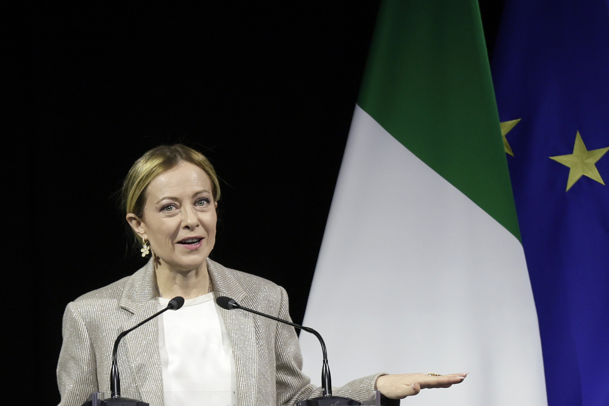 meloni proximite dun officier blesse ne nous intimidez pas scaled