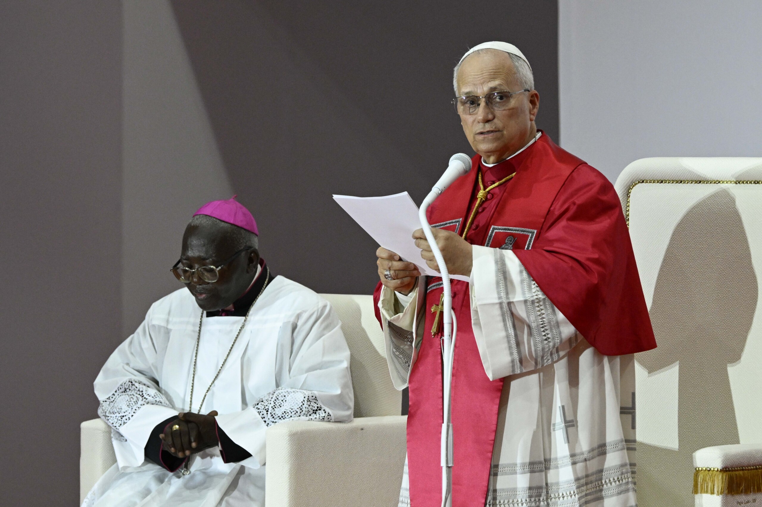 le pape leon xiv beaucoup sont aujourdhui exploites par des tyrans le pain de tous devient la propriete de quelques uns scaled