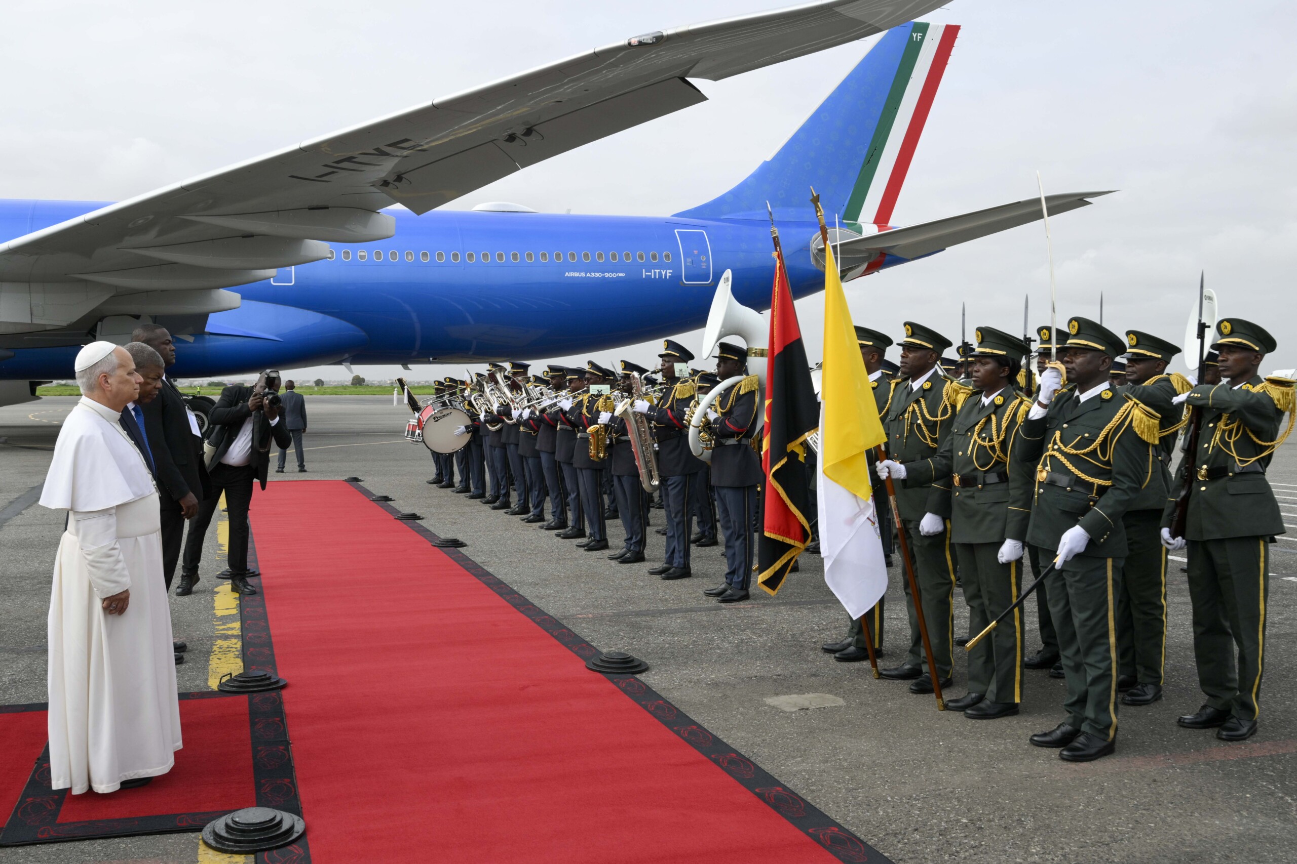 le pape francois leon xiv il a tant donne a leglise en promouvant la fraternite scaled