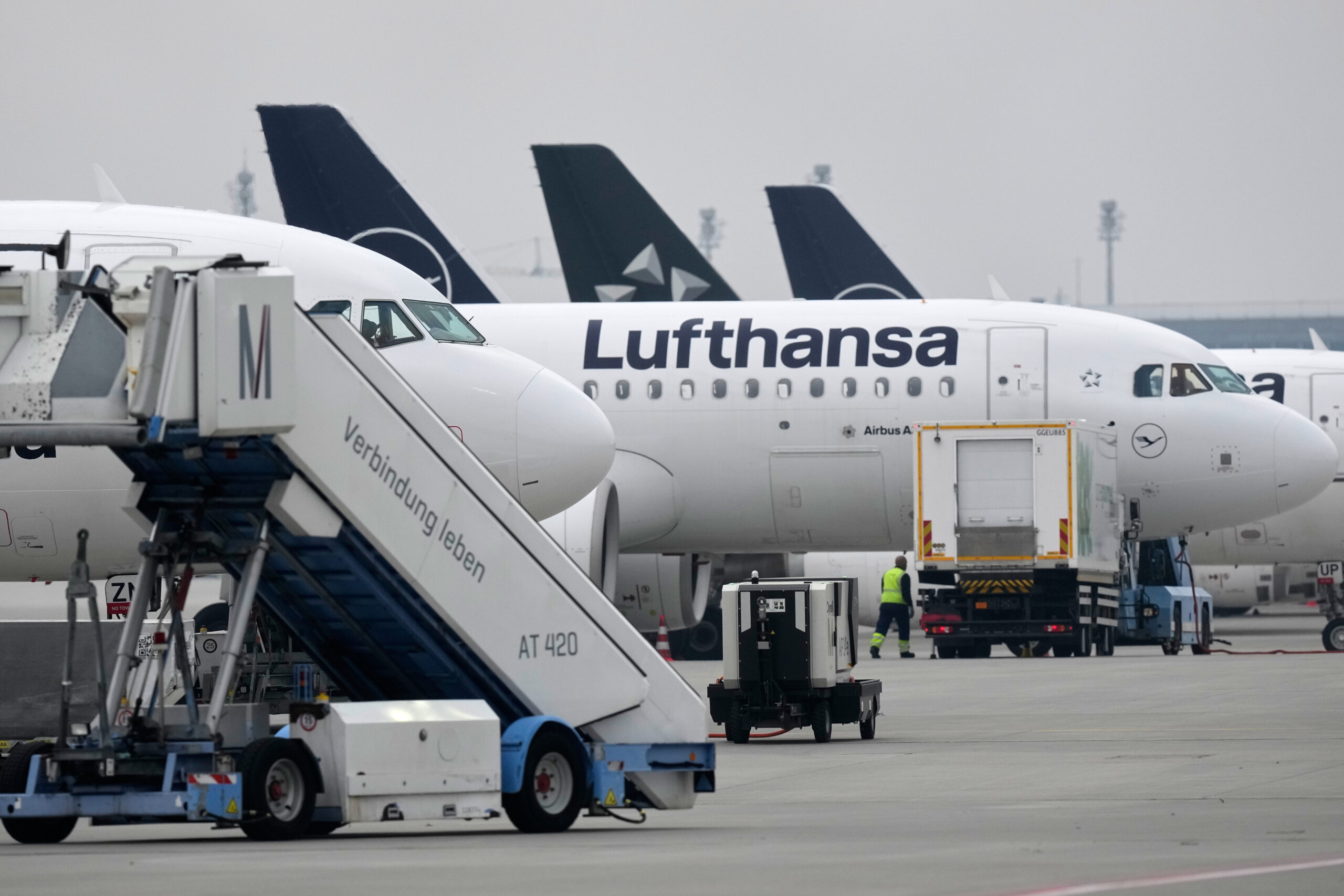 allemagne lufthansa supprime la gratuite des bagages a main nouveau tarif economy basic scaled