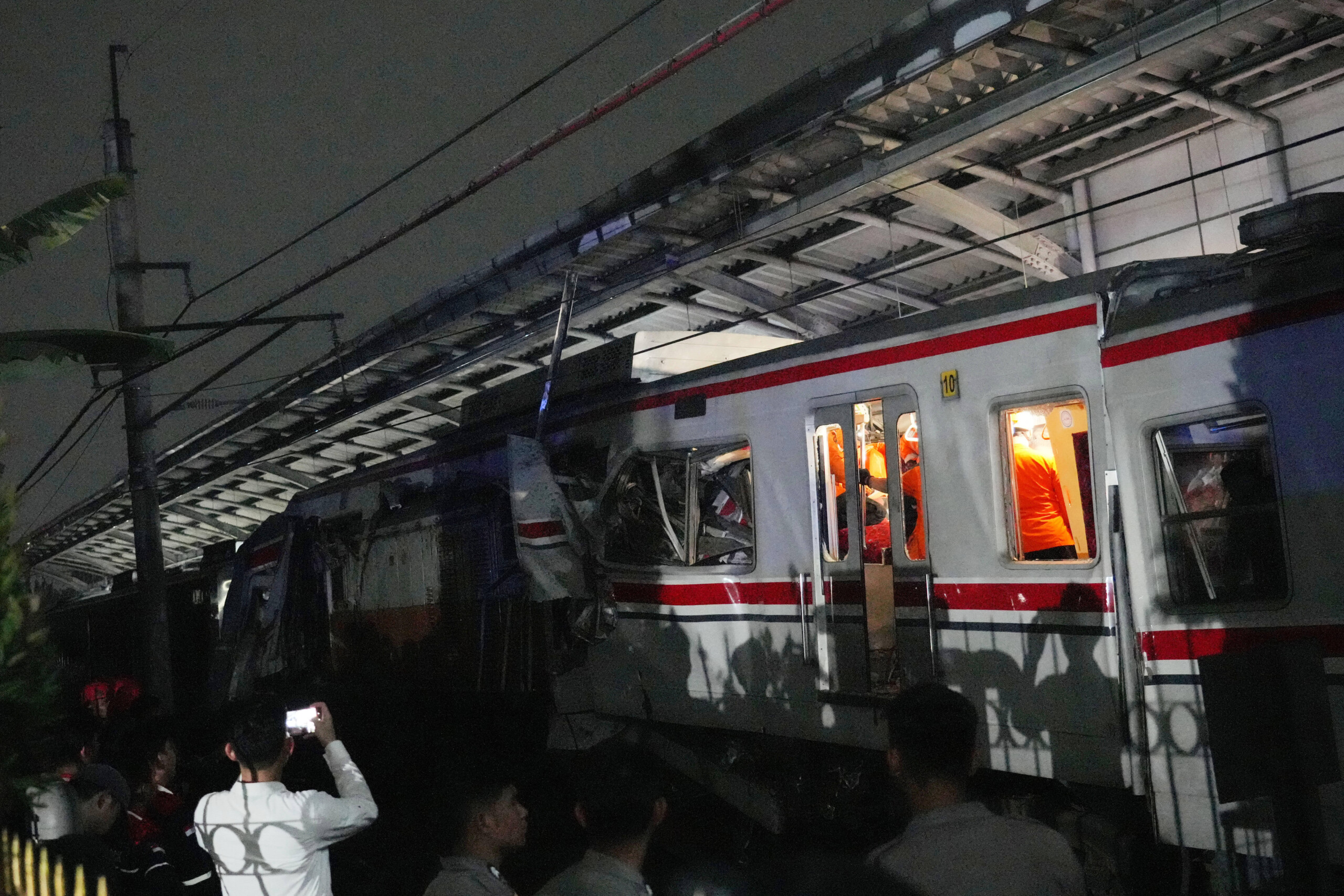 indonesie collision entre deux trains a jakarta 14 morts scaled