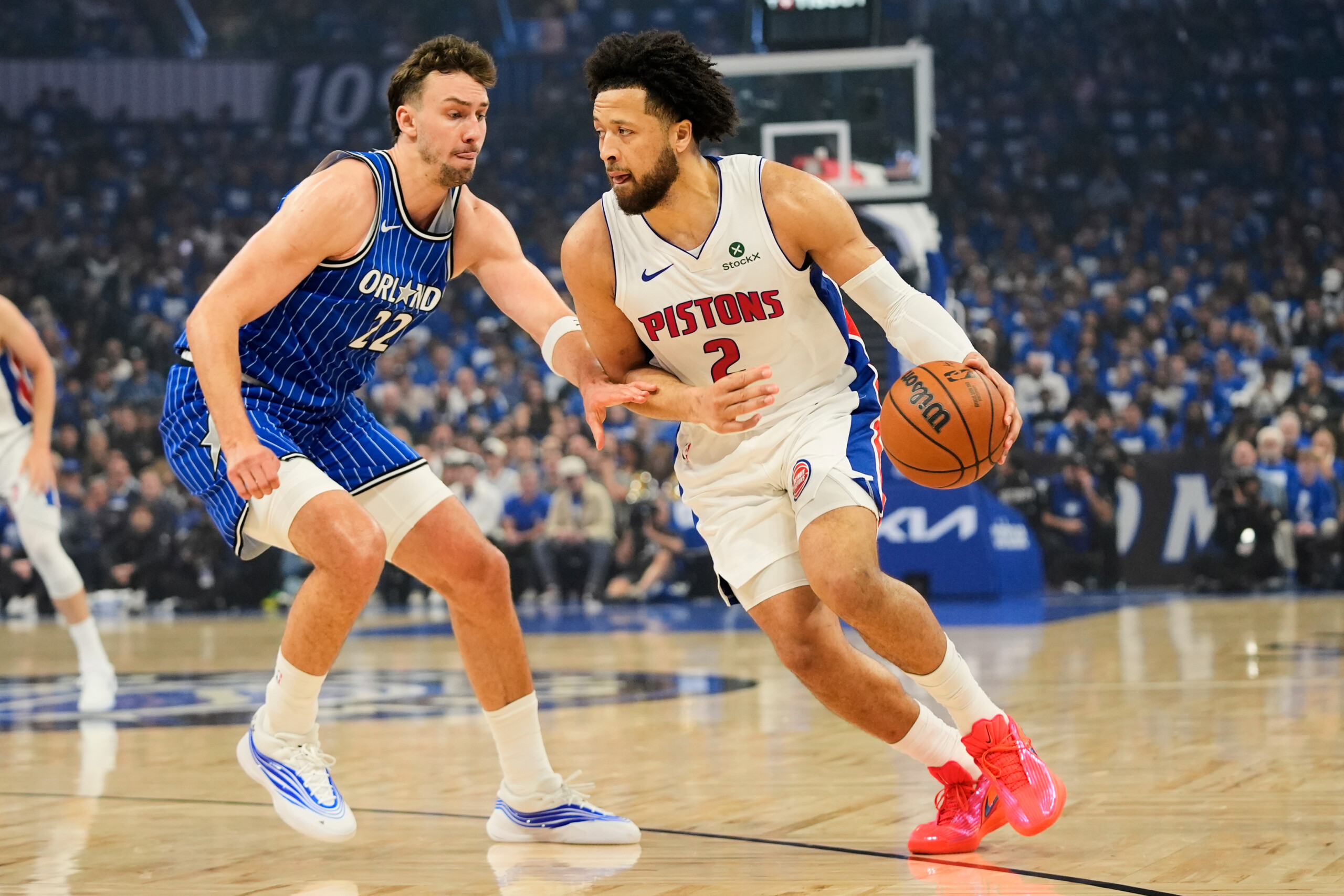 playoffs de la nba detroit et houston prolongent leurs series cleveland mene 3 2 face a toronto scaled