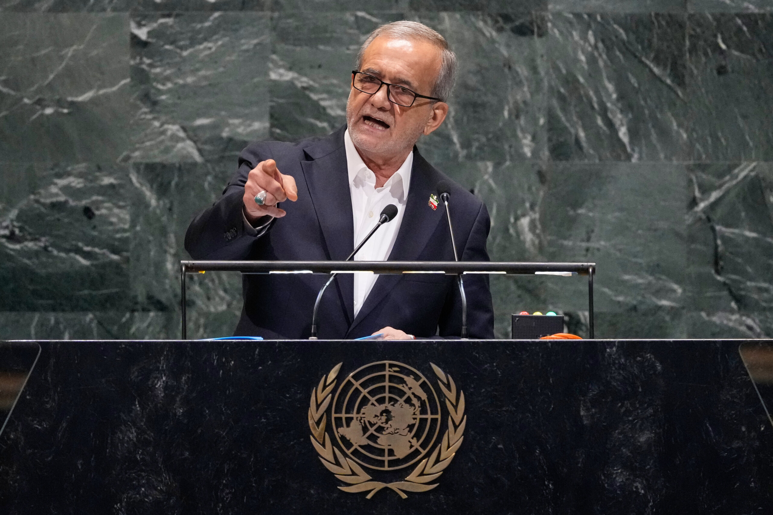 iran teheran nous resisterons a lamerique qui devore le monde scaled