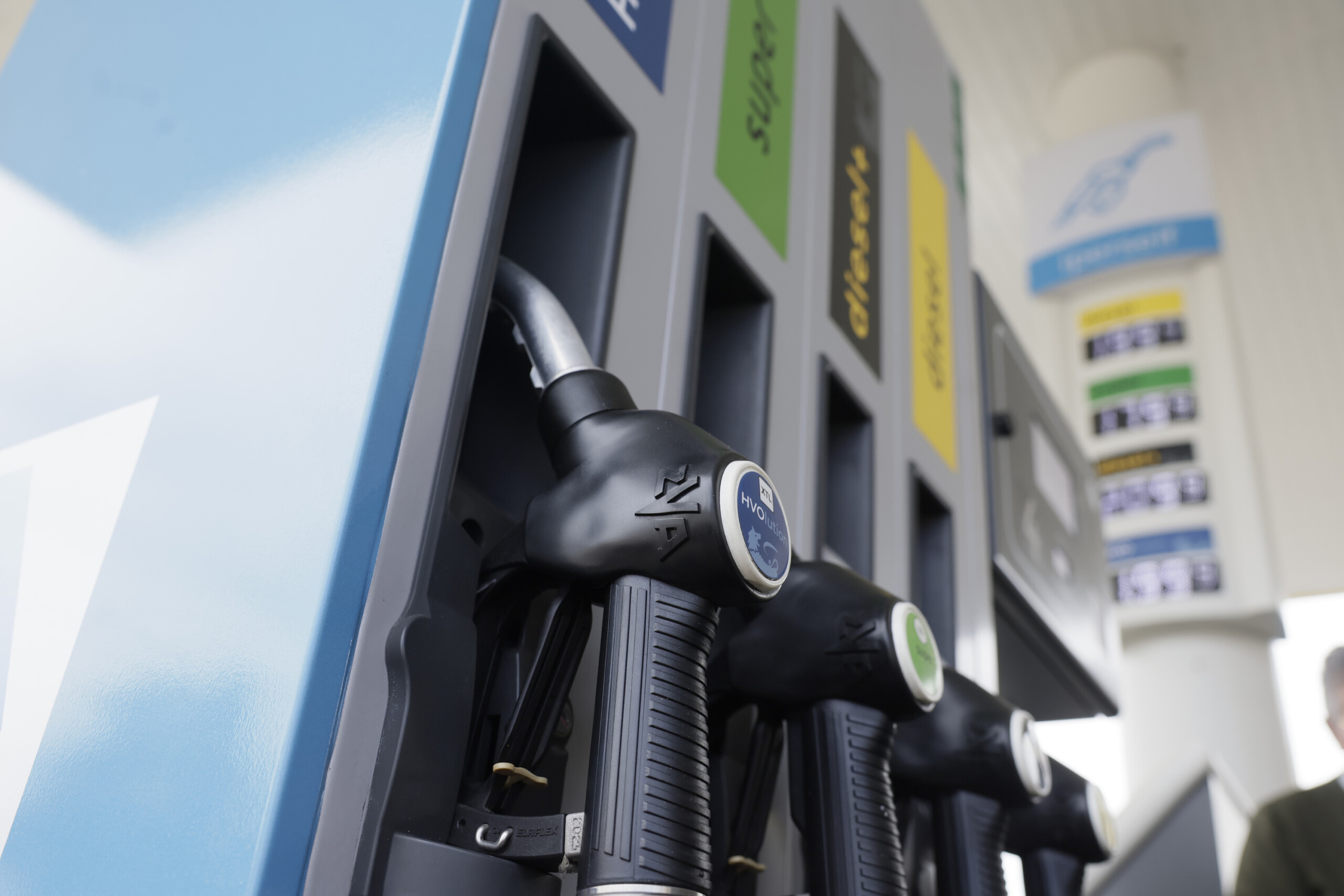 carburants mimit essence en libre service a 1937 euro gazole a 2037 scaled
